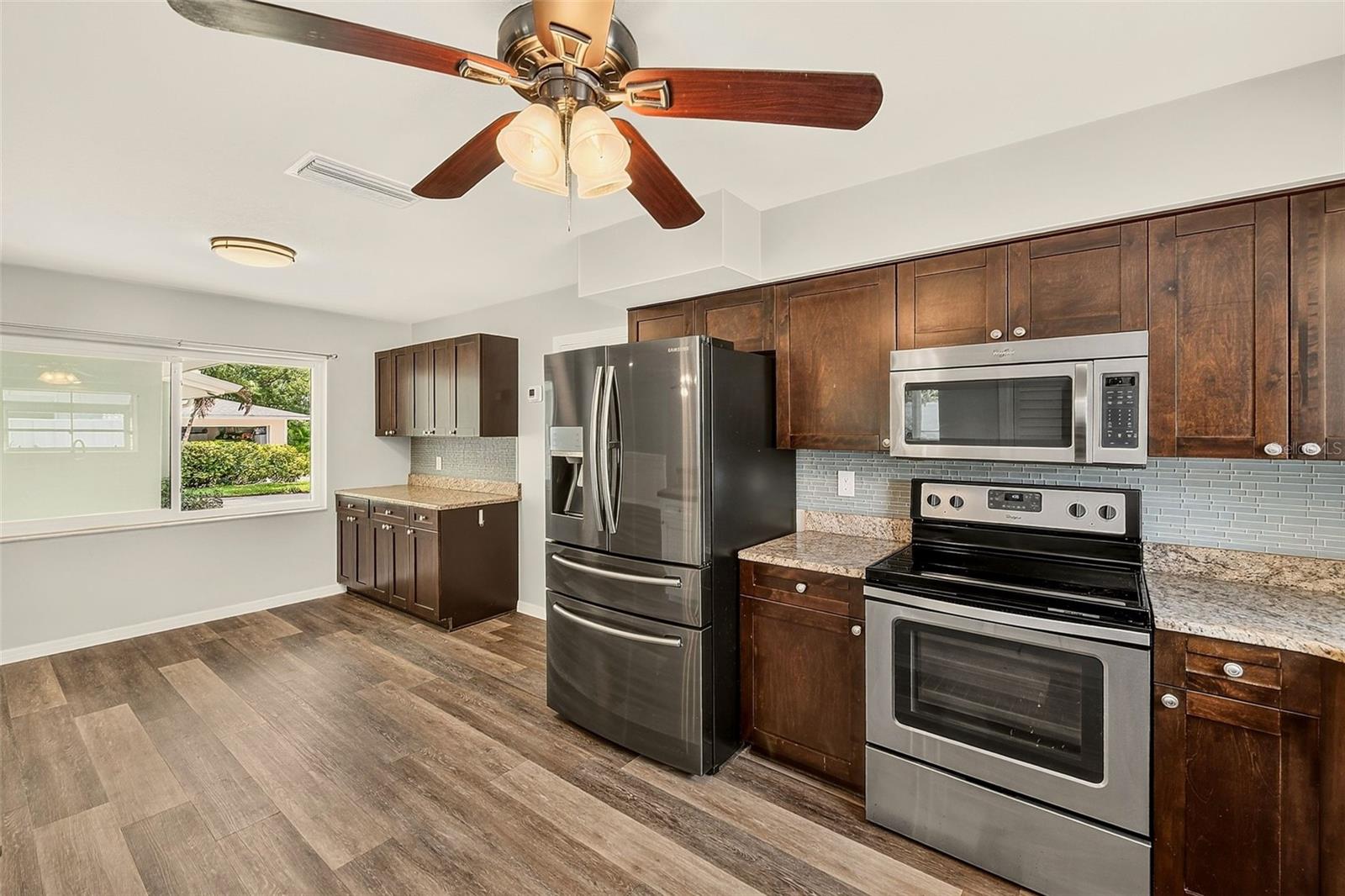 809 JACARANDA DR — photo 16