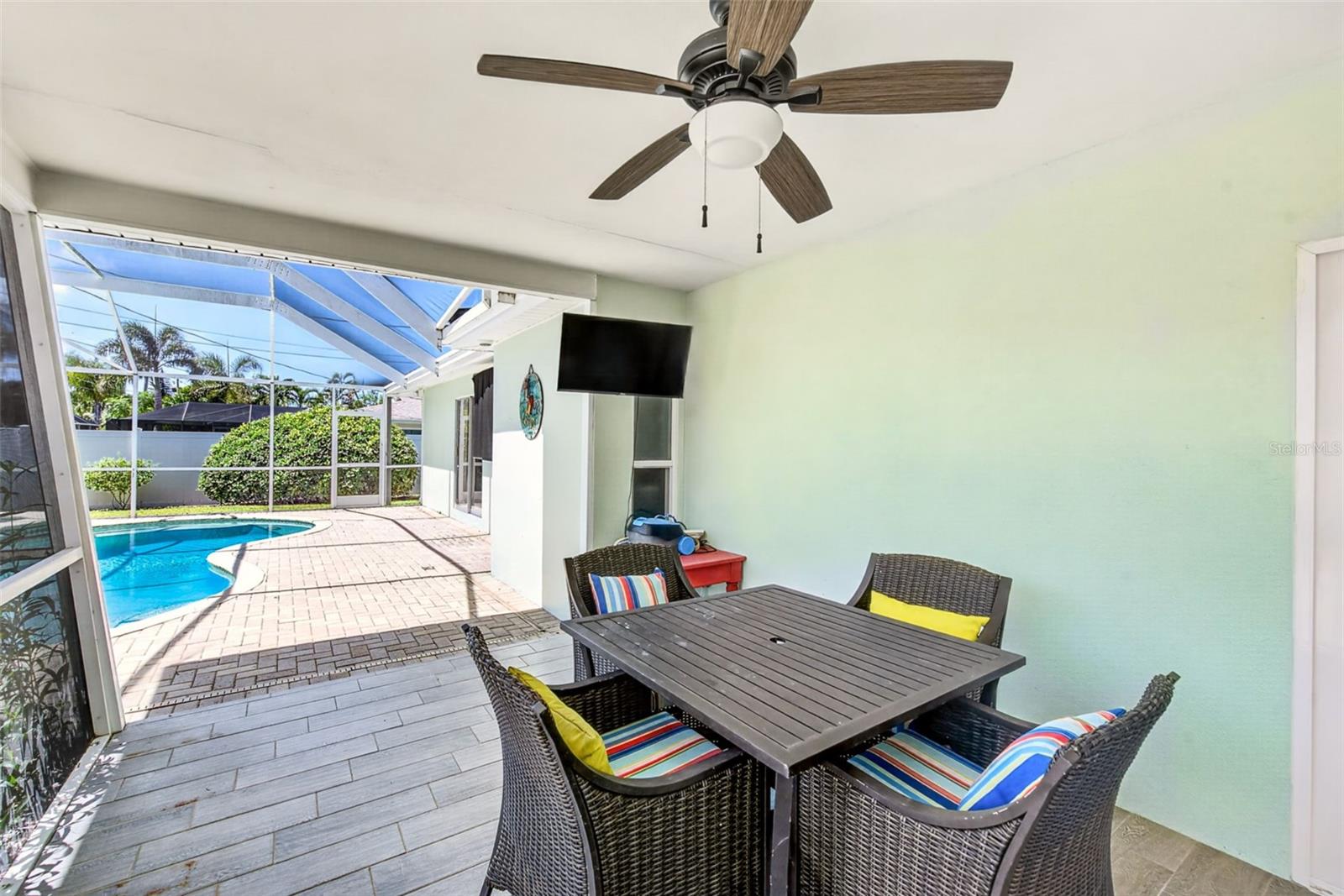 809 JACARANDA DR — photo 41