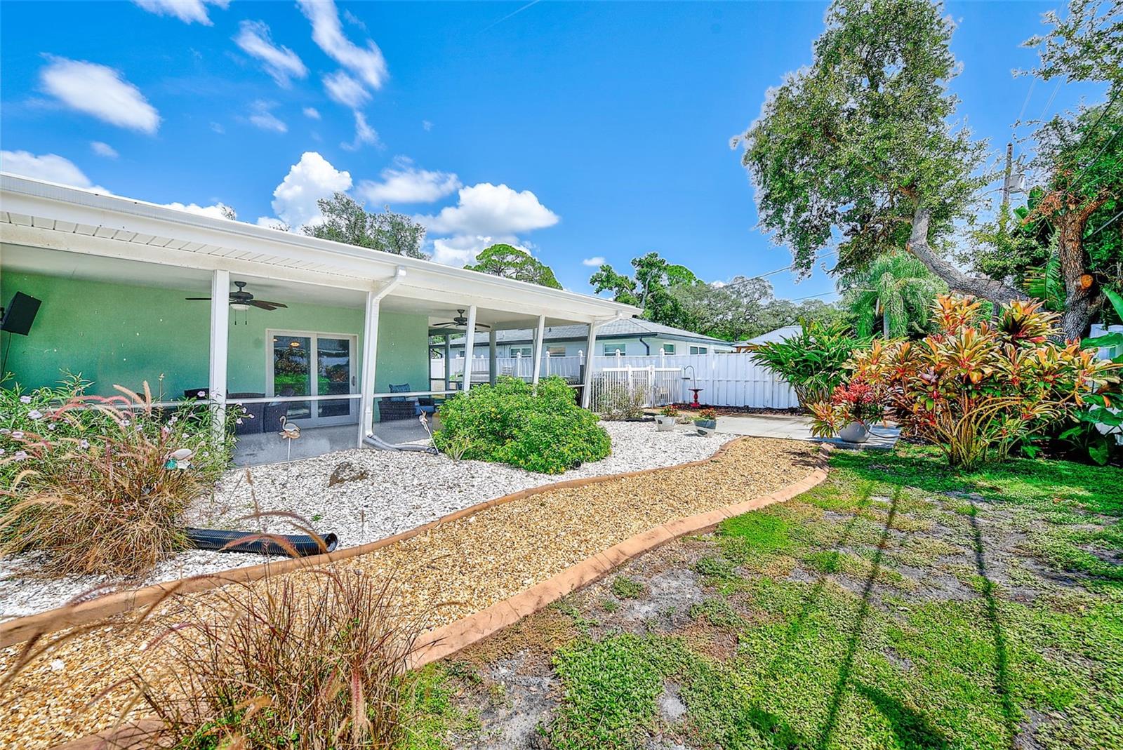 809 JACARANDA DR — photo 49