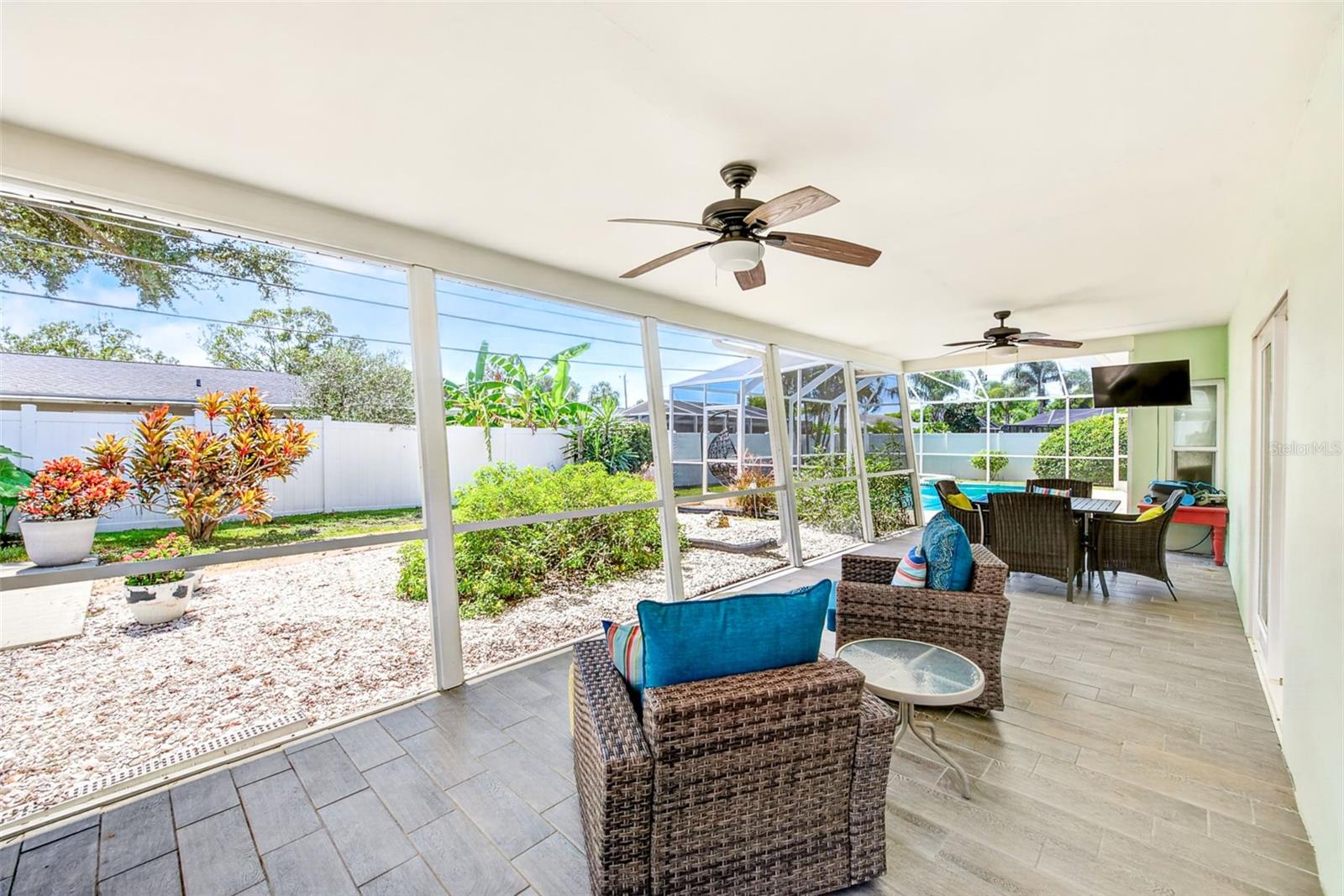 809 JACARANDA DR — photo 45