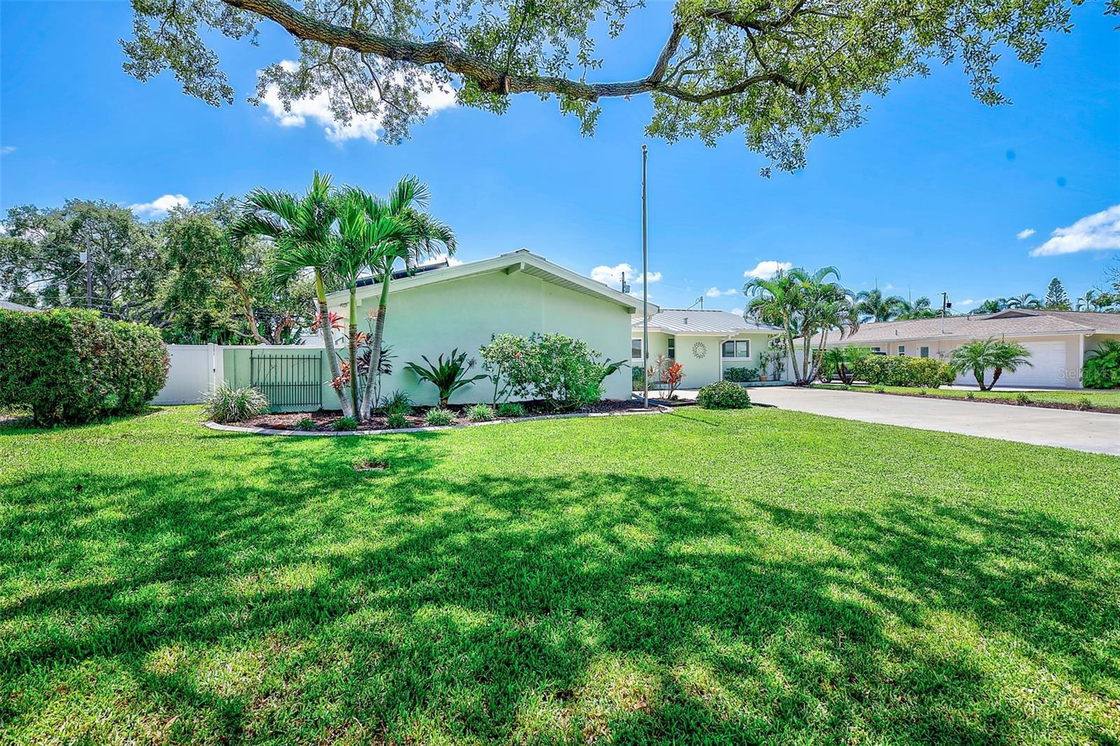 809 JACARANDA DR — photo 39