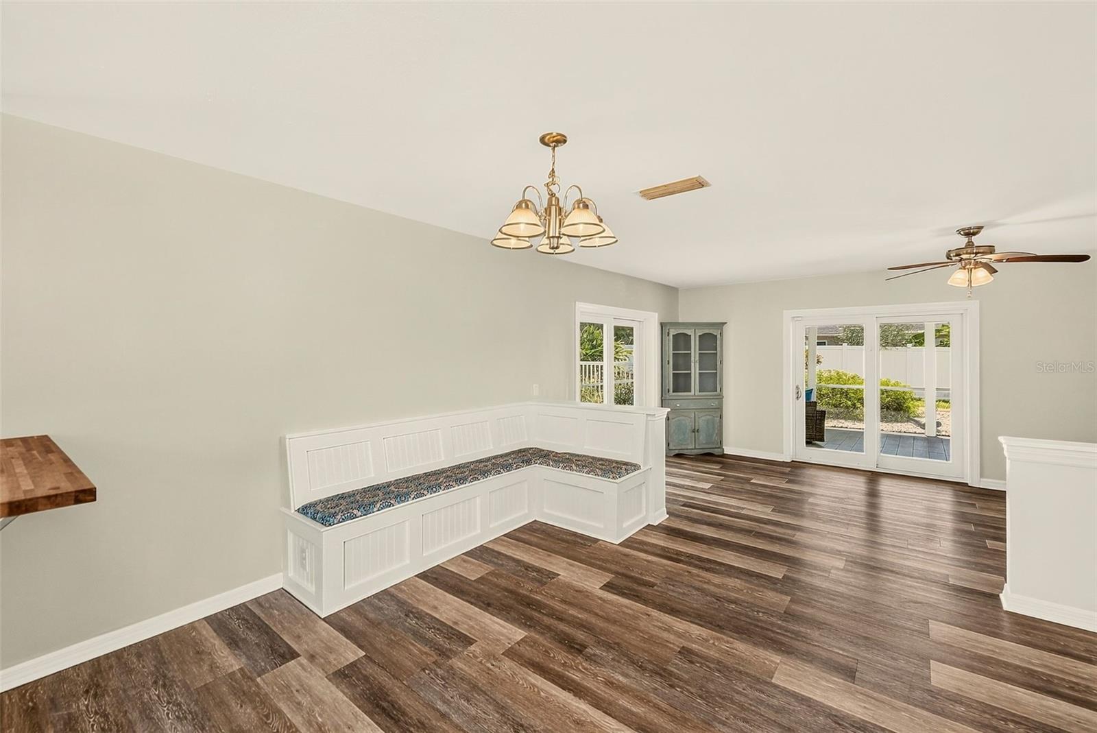 809 JACARANDA DR — photo 9
