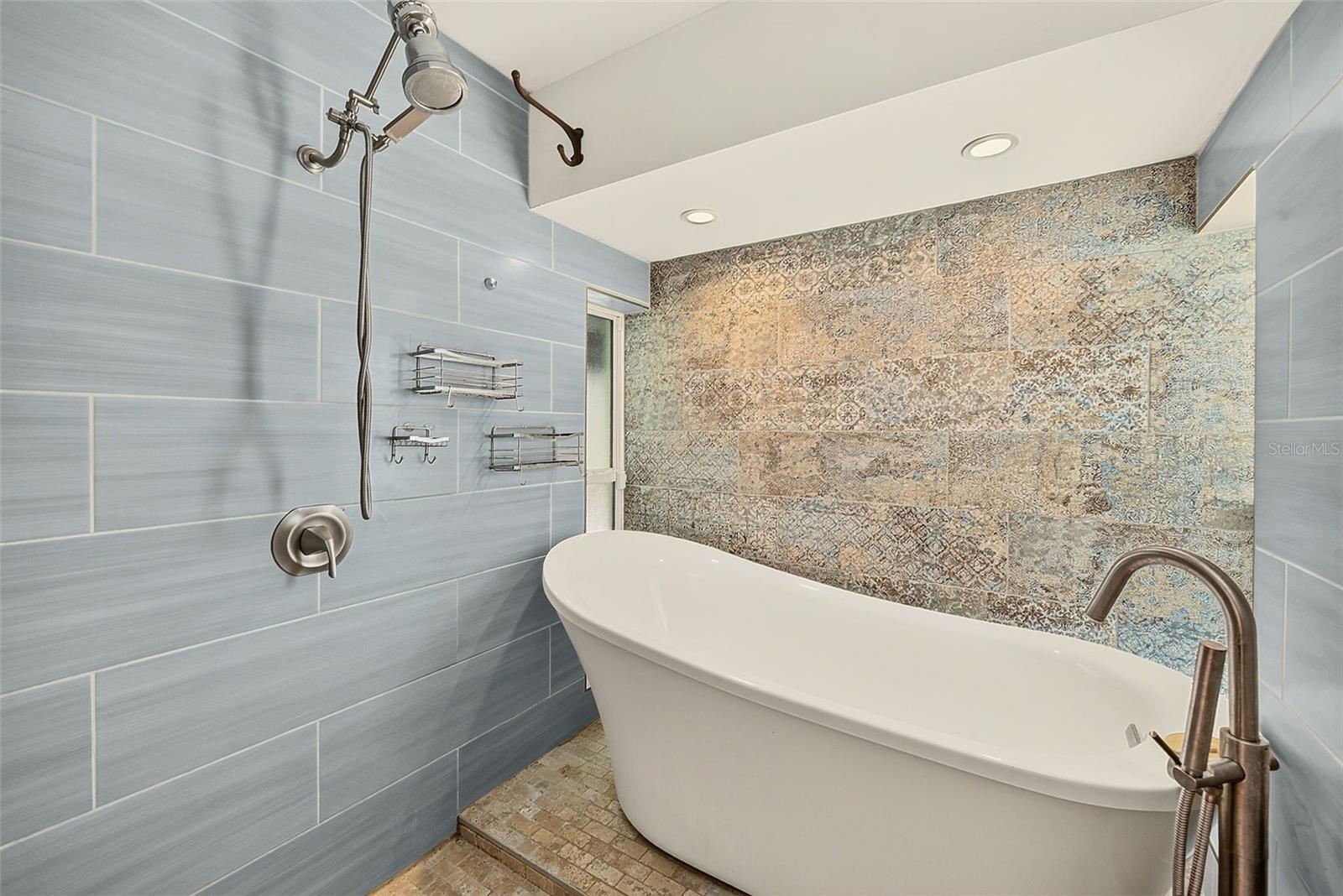 809 JACARANDA DR — photo 36