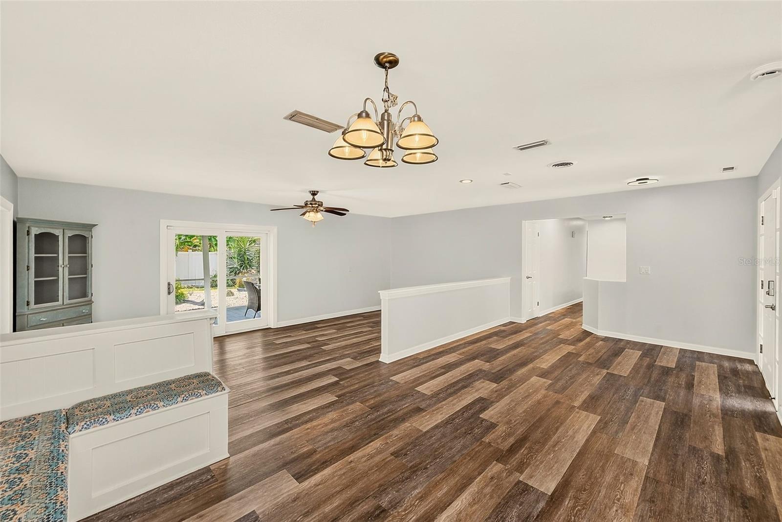 809 JACARANDA DR — photo 10