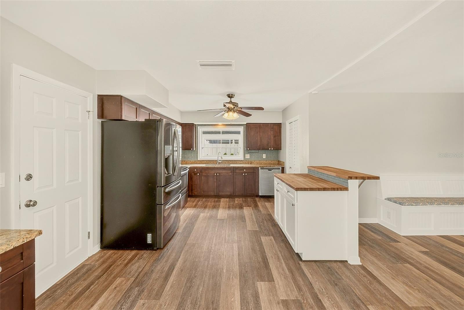 809 JACARANDA DR — photo 13