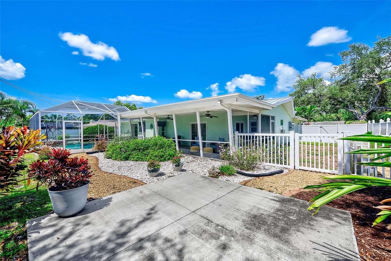 809 JACARANDA DR — photo 50