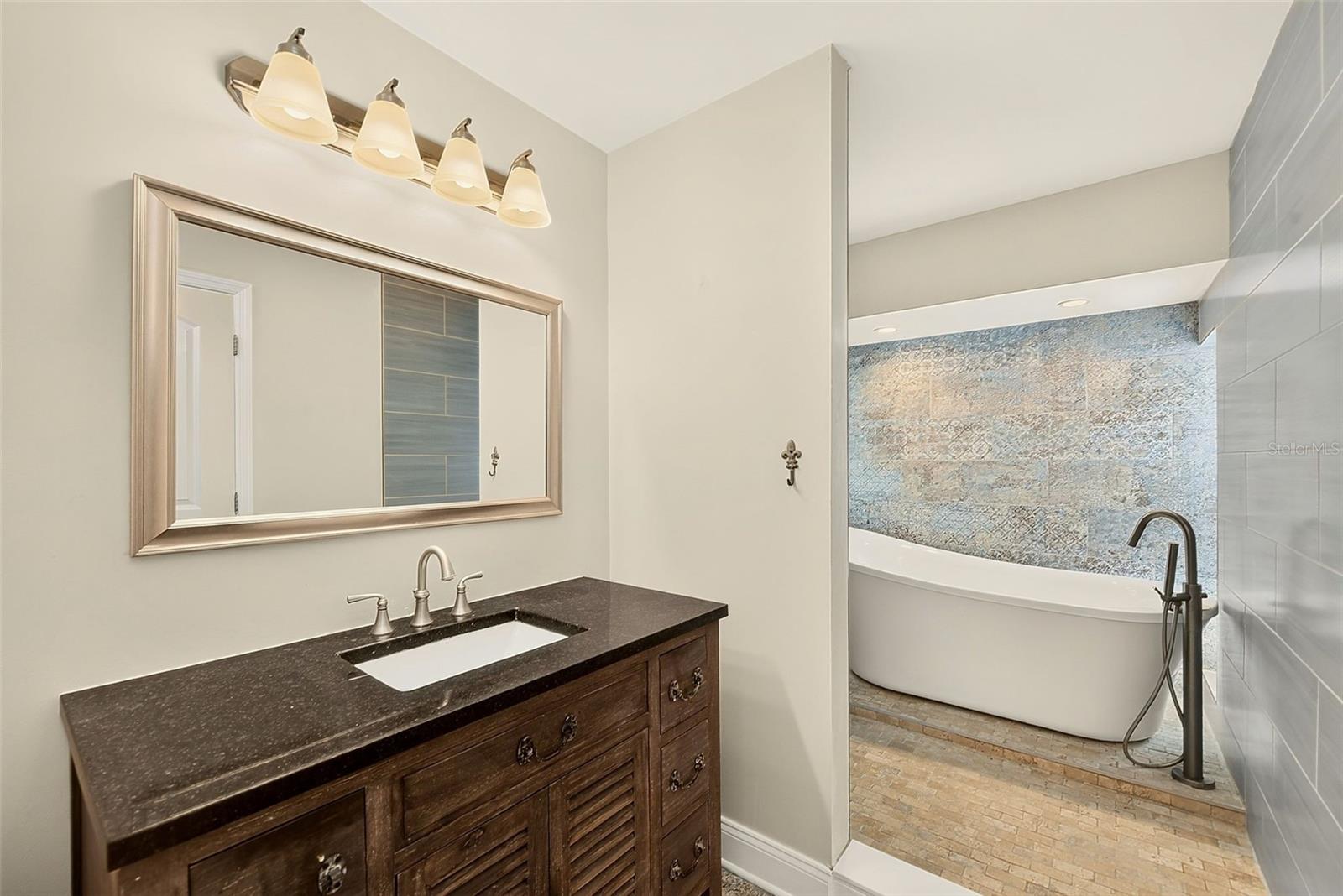 809 JACARANDA DR — photo 35