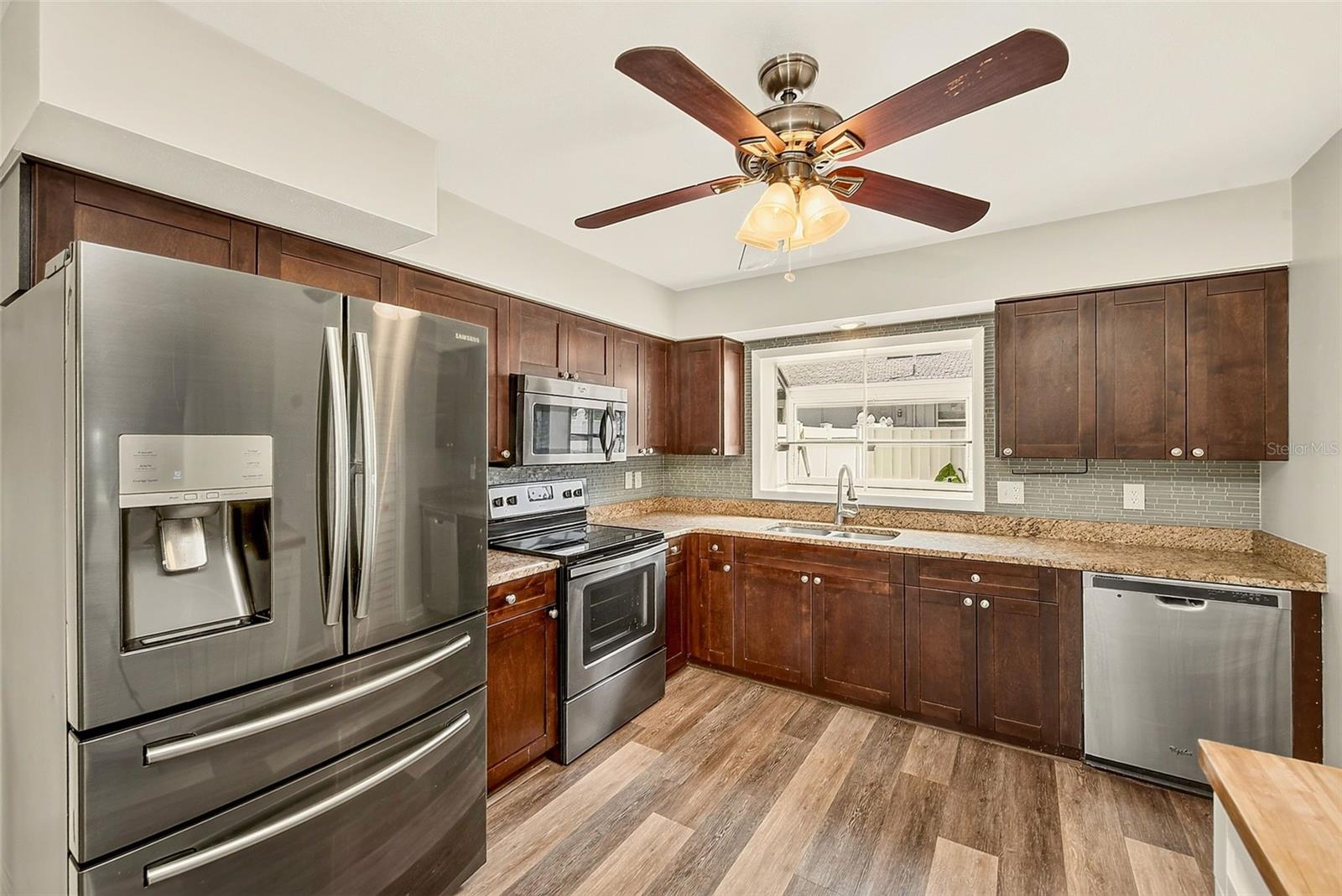 809 JACARANDA DR — photo 15