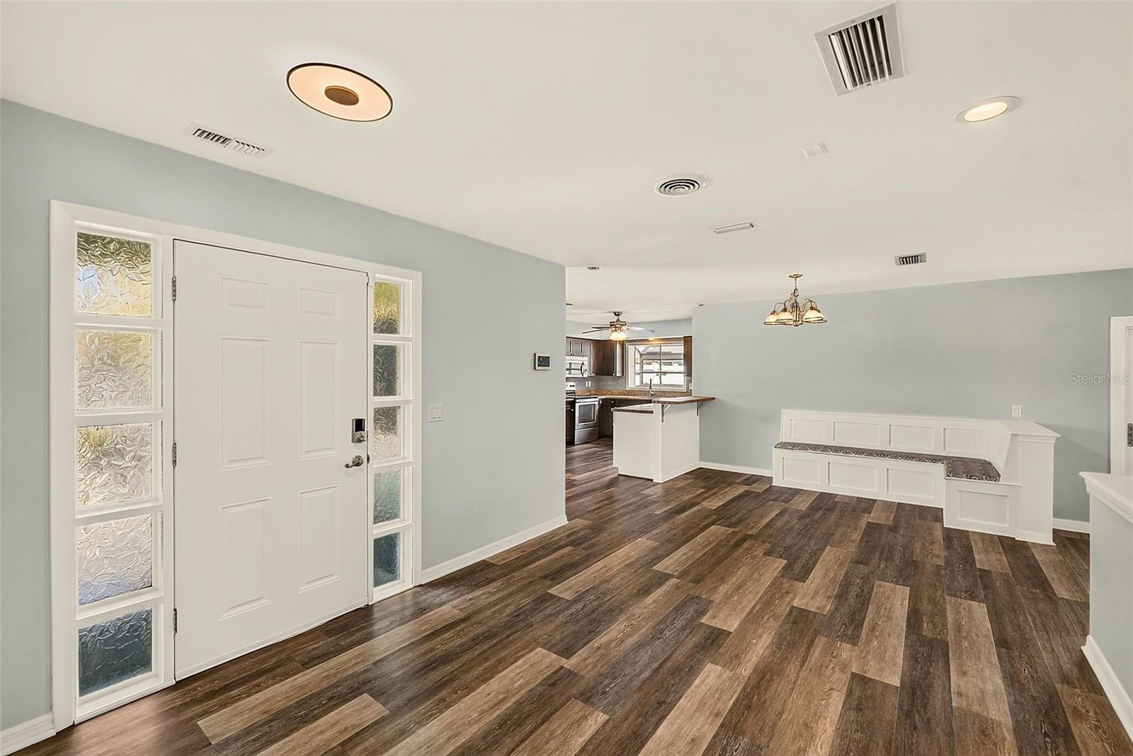 809 JACARANDA DR — photo 4
