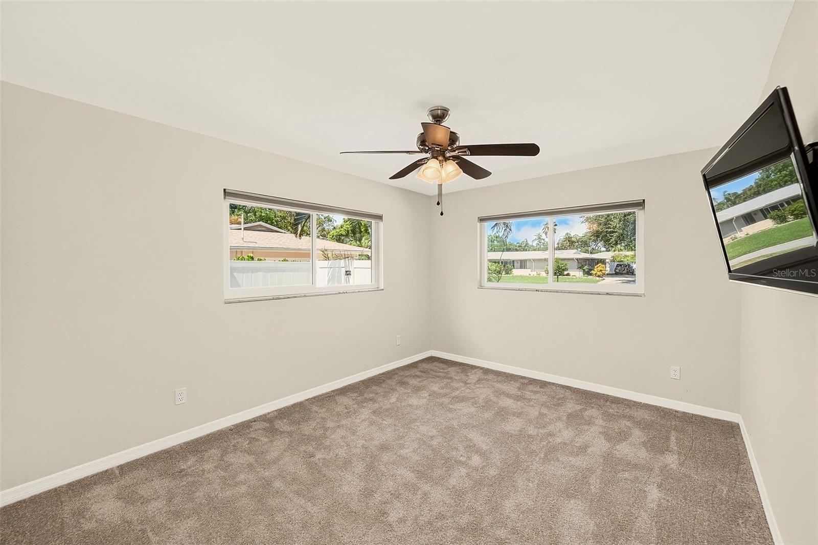 809 JACARANDA DR — photo 27