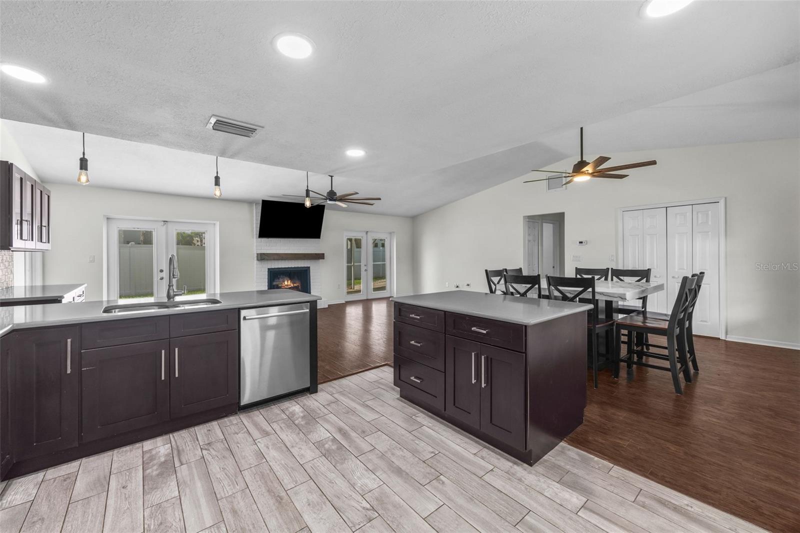 7892 SUNDOWN DR N — photo 26