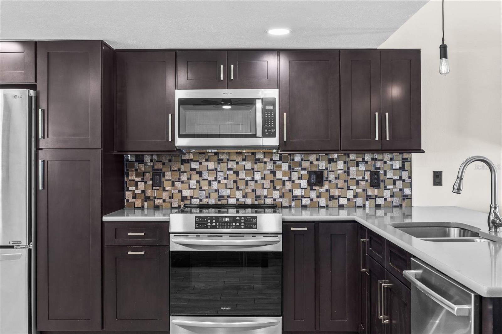 7892 SUNDOWN DR N — photo 28