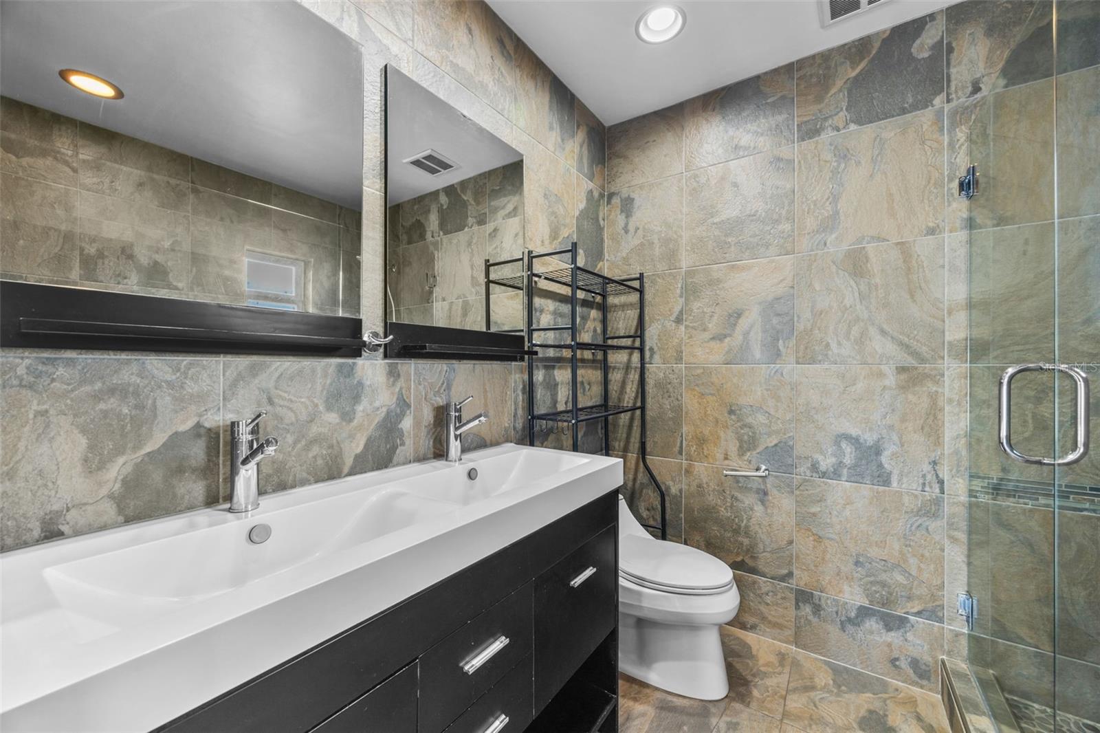 7892 SUNDOWN DR N — photo 38