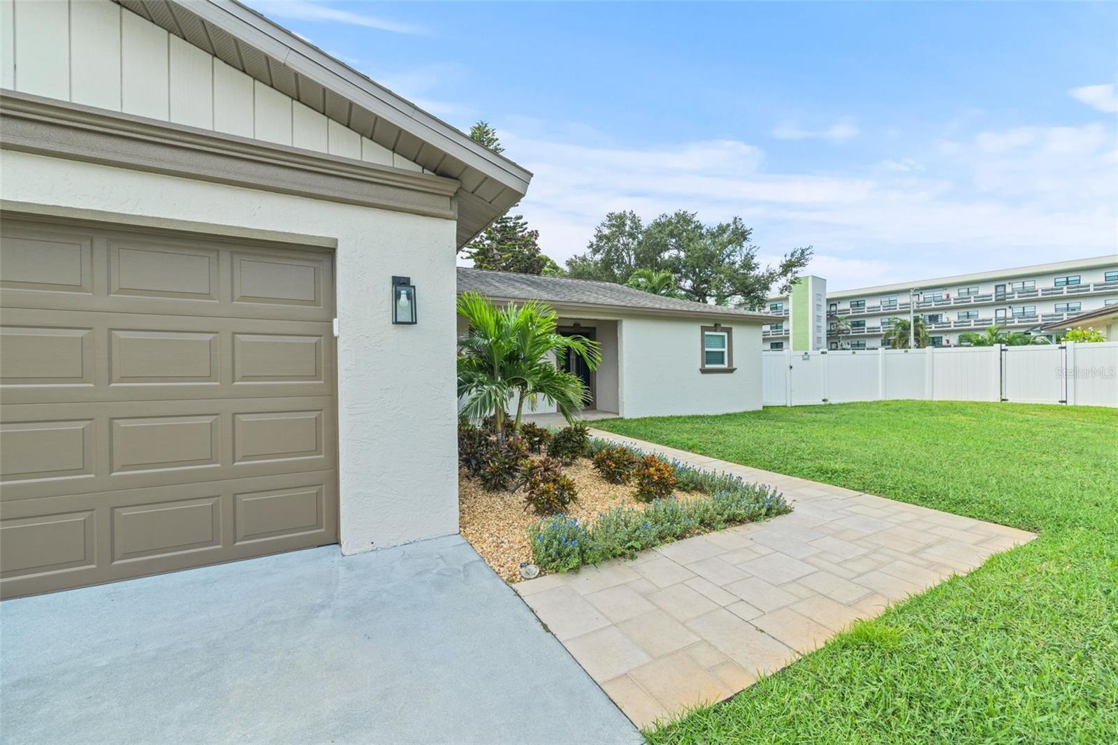 7892 SUNDOWN DR N — photo 52