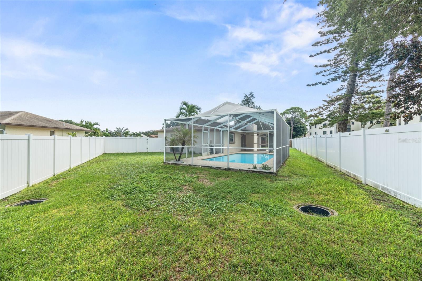 7892 SUNDOWN DR N — photo 18