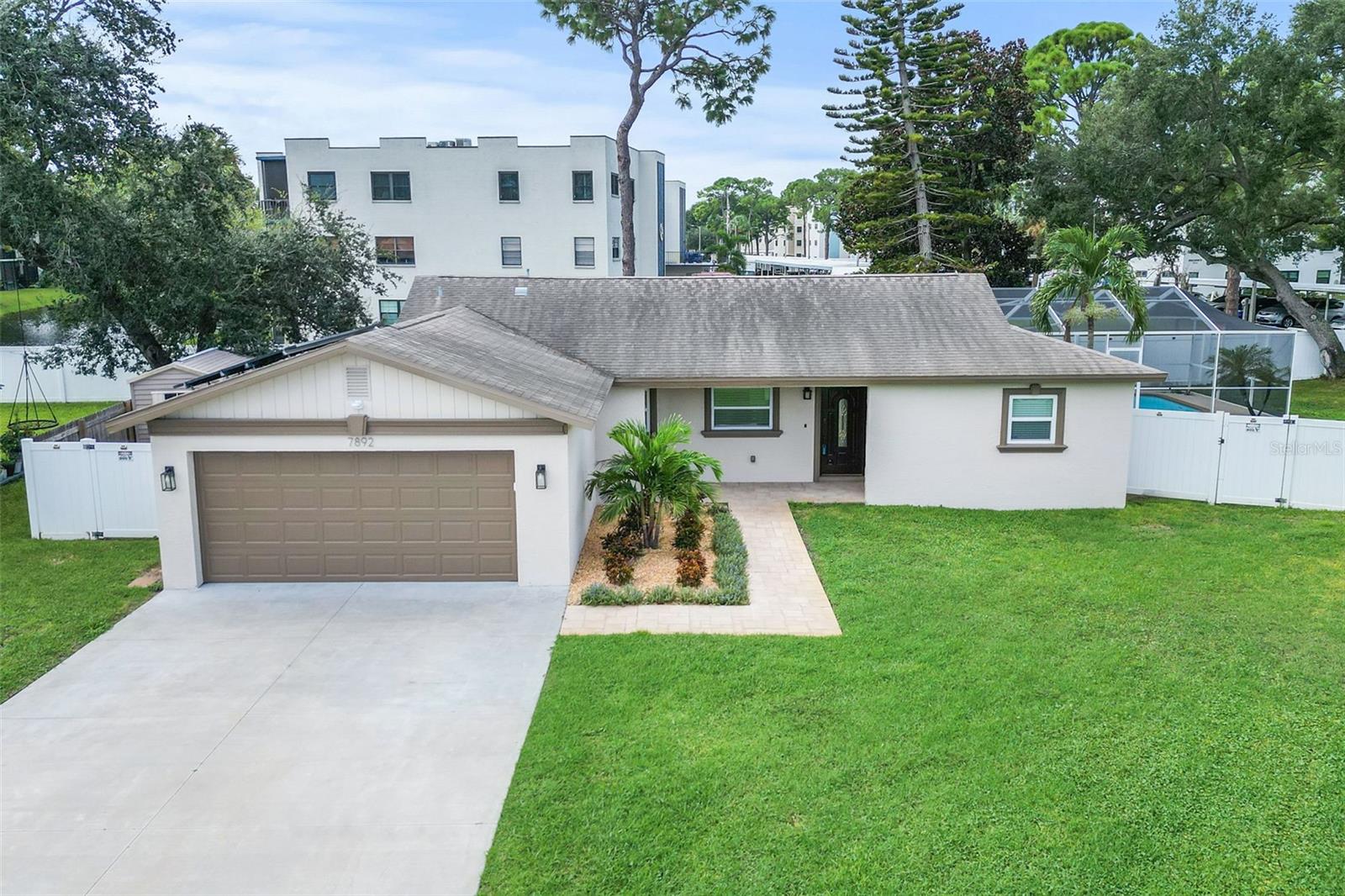 7892 SUNDOWN DR N — photo 3