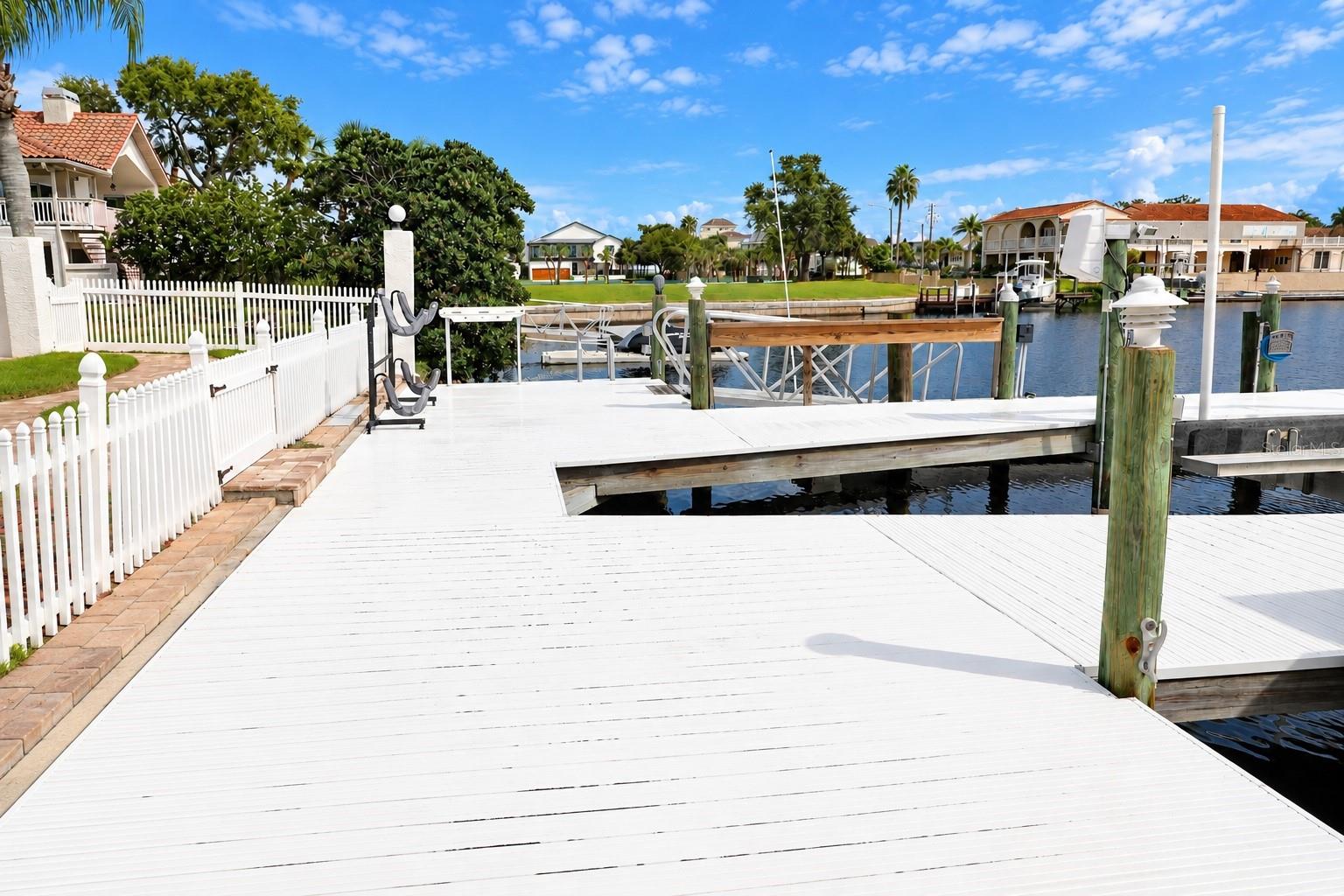 5226 WESTSHORE DR — photo 56
