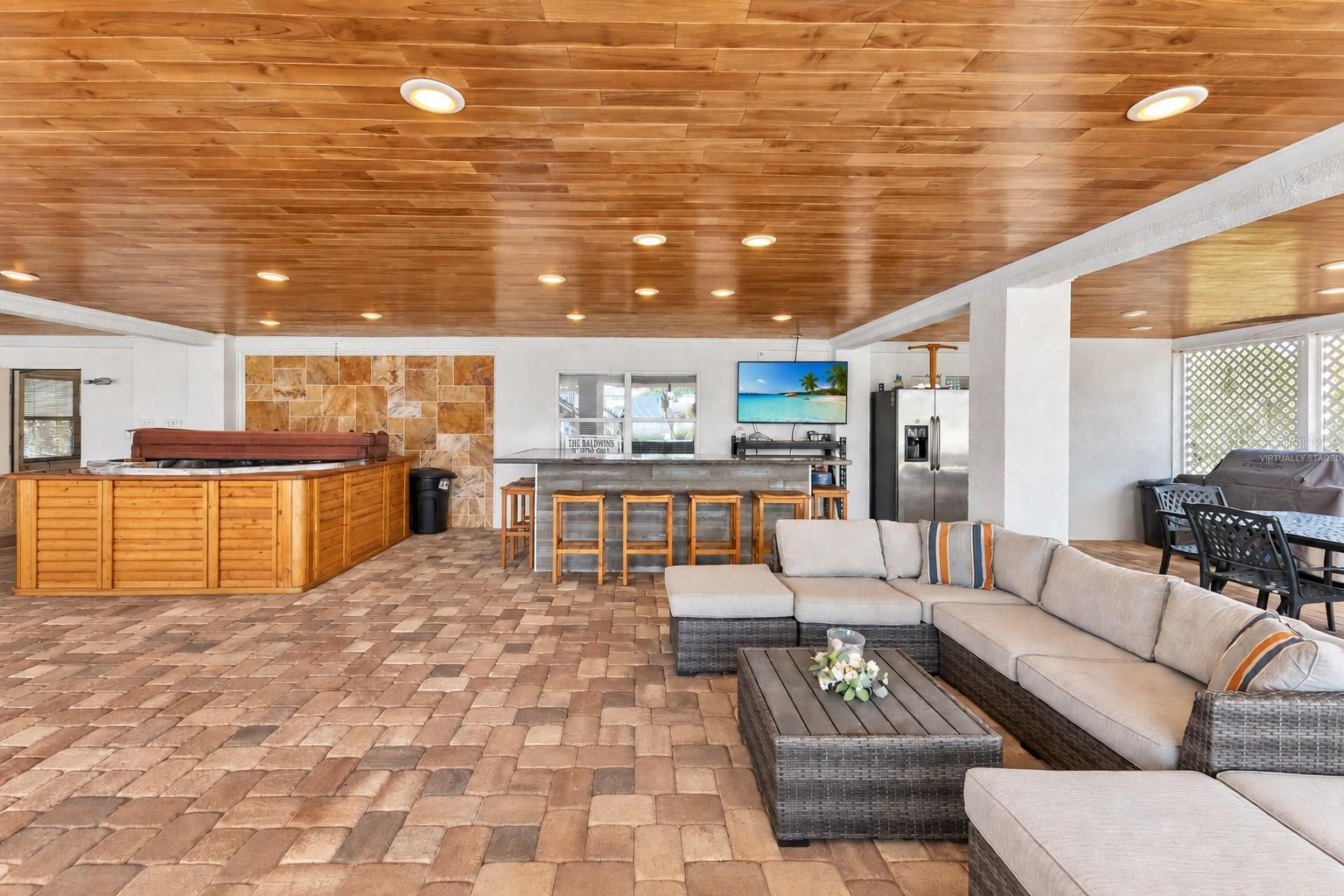 5226 WESTSHORE DR — photo 47