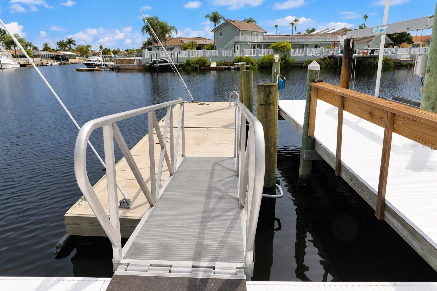 5226 WESTSHORE DR — photo 57