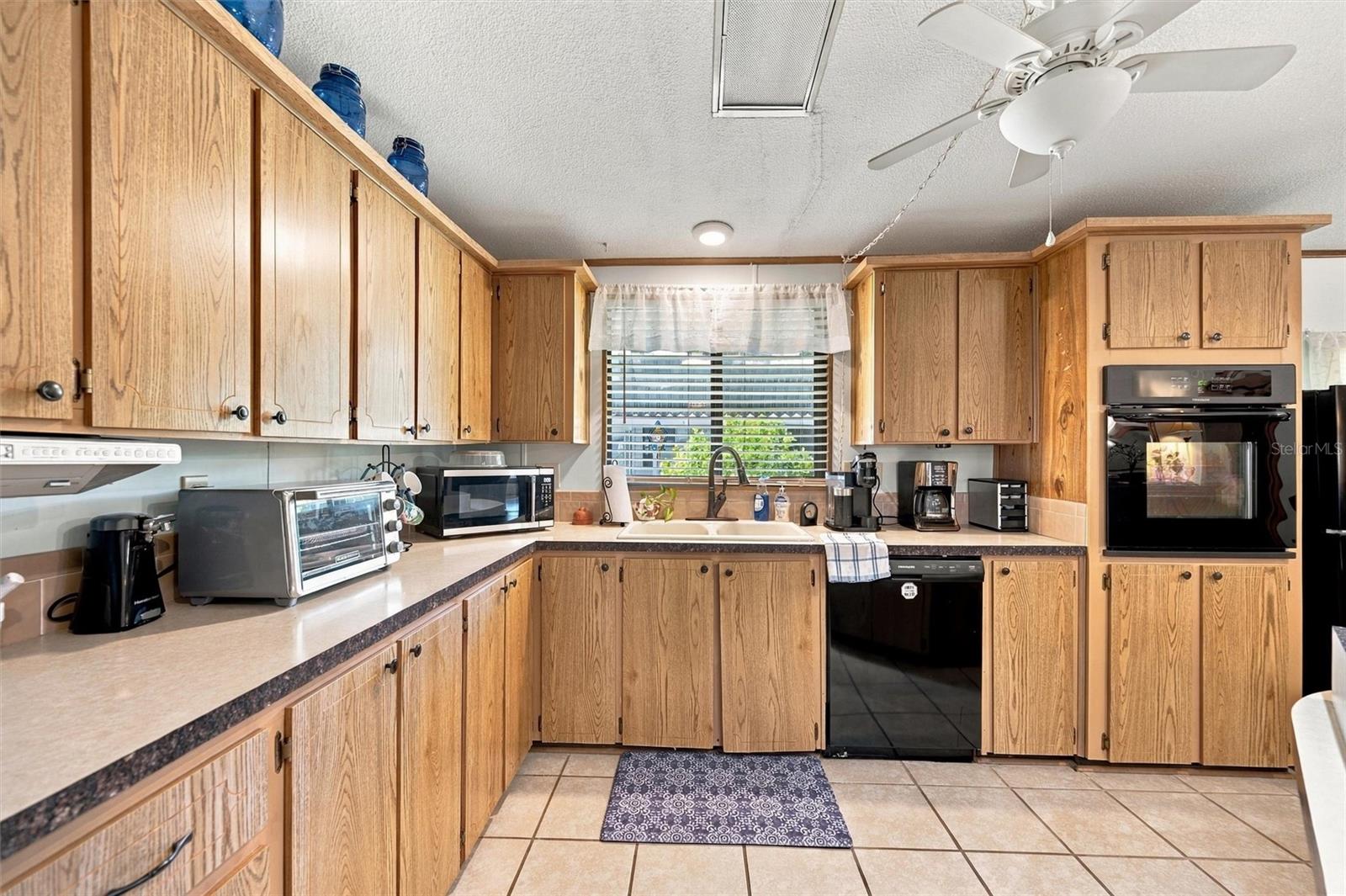 133 S SAINT THOMAS CIR — photo 35