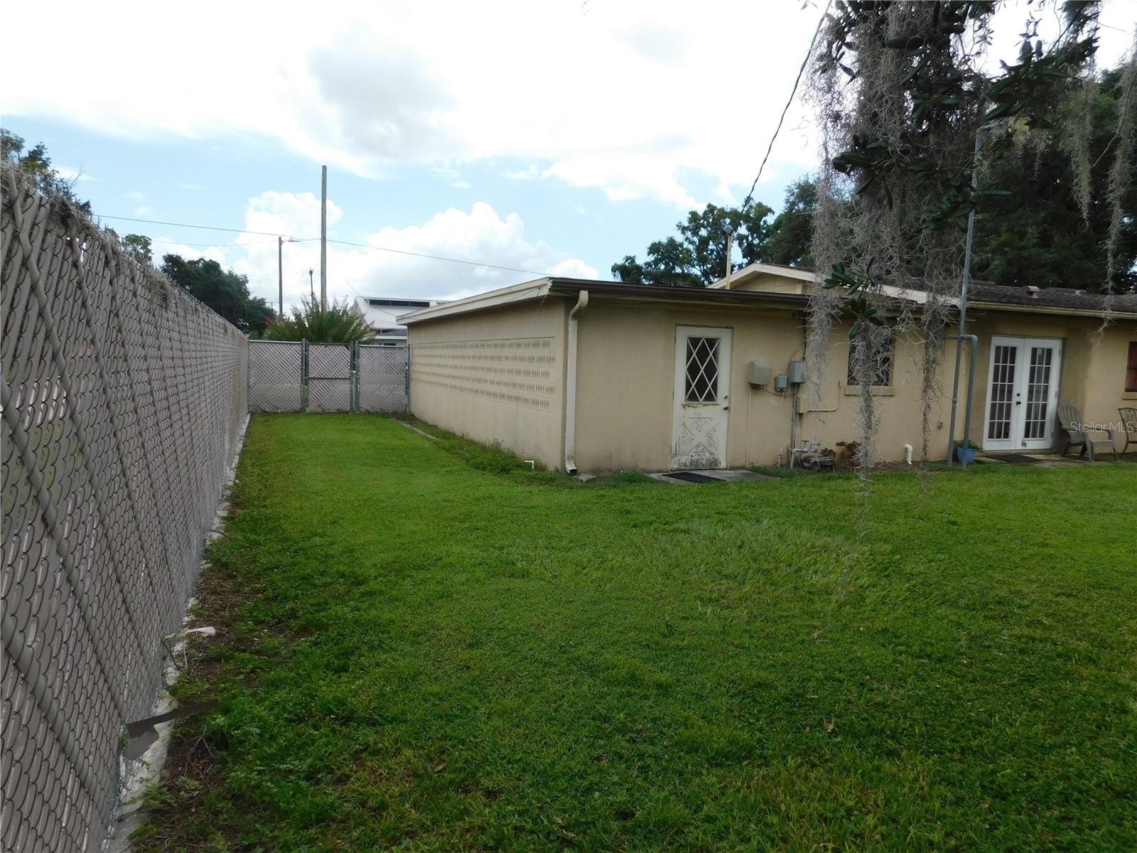 1506 OAKDALE ST — photo 22