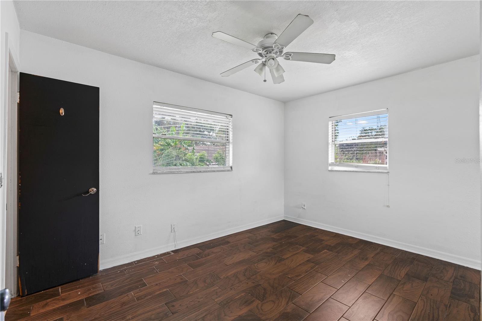 5217 PEACH AVE — photo 12