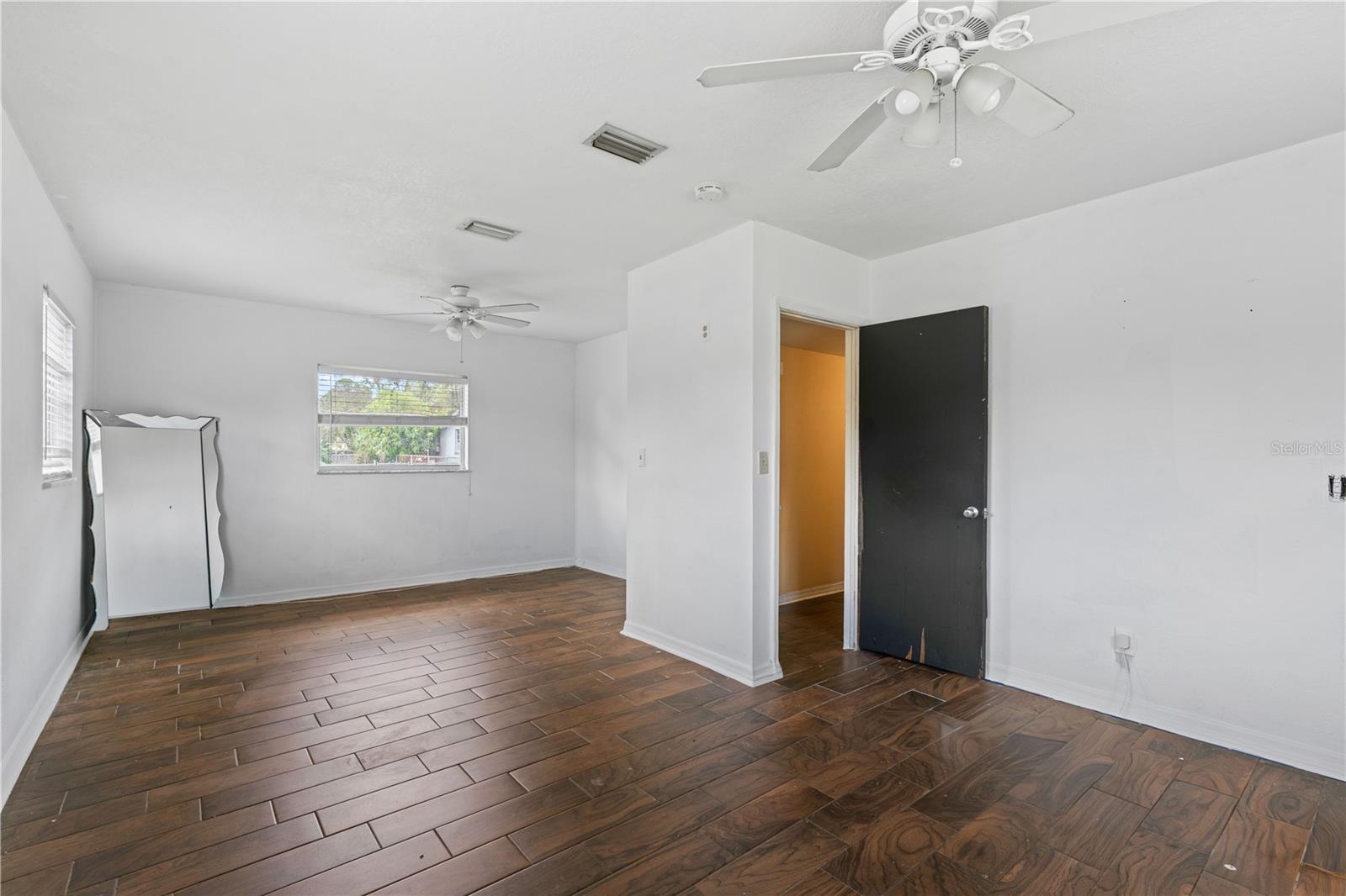 5217 PEACH AVE — photo 13
