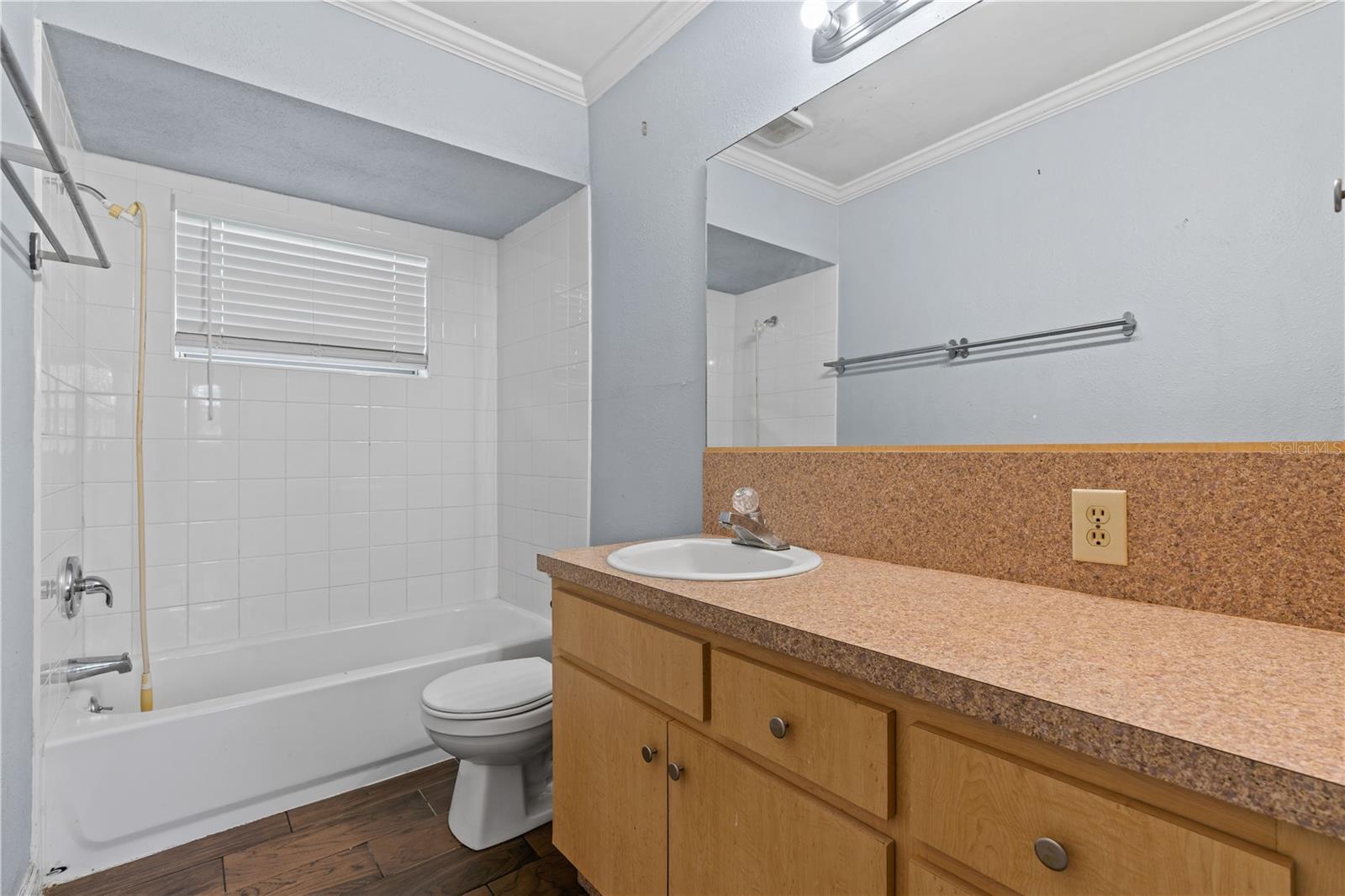 5217 PEACH AVE — photo 31