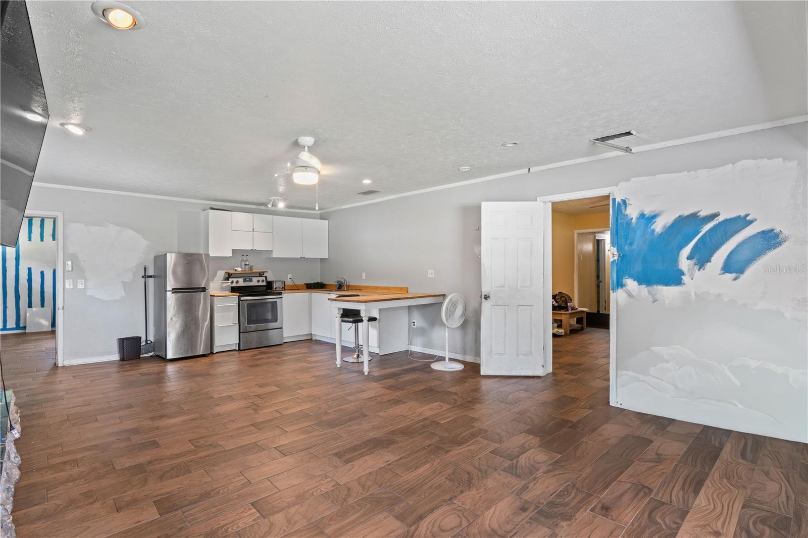 5217 PEACH AVE — photo 29