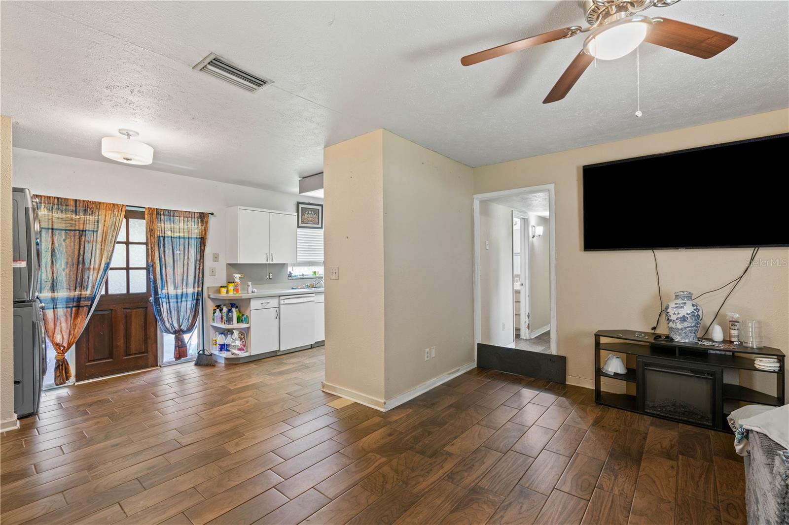 5217 PEACH AVE — photo 17