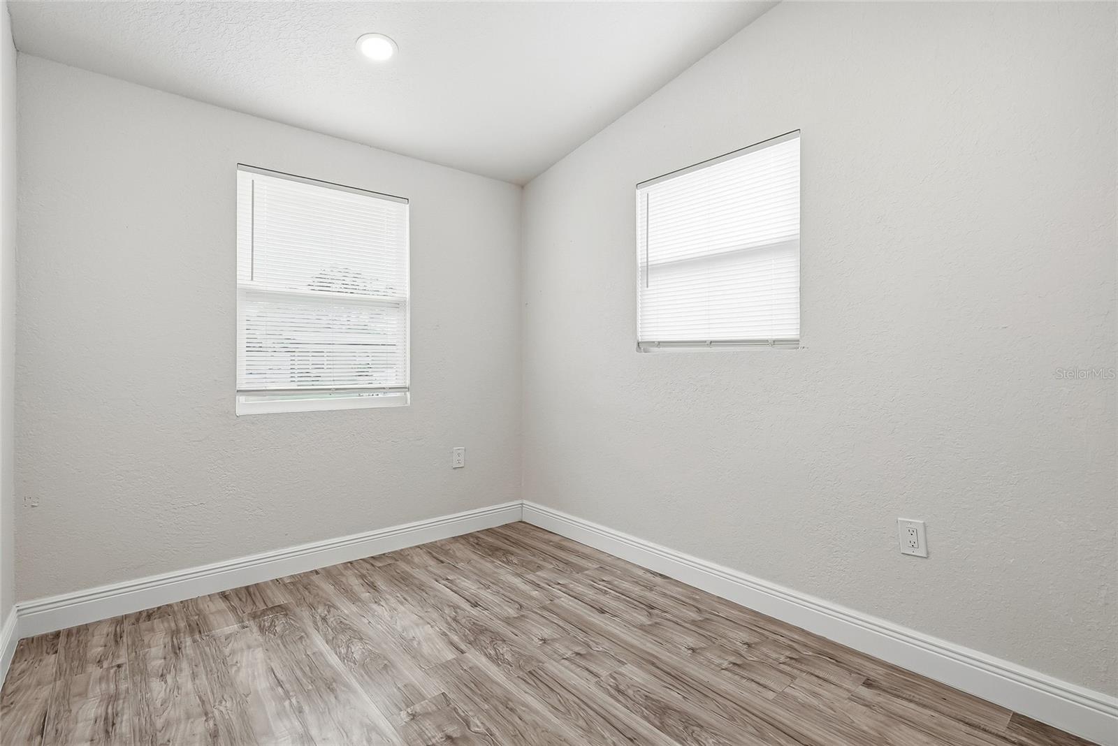 3907 SPENCE AVE — photo 23