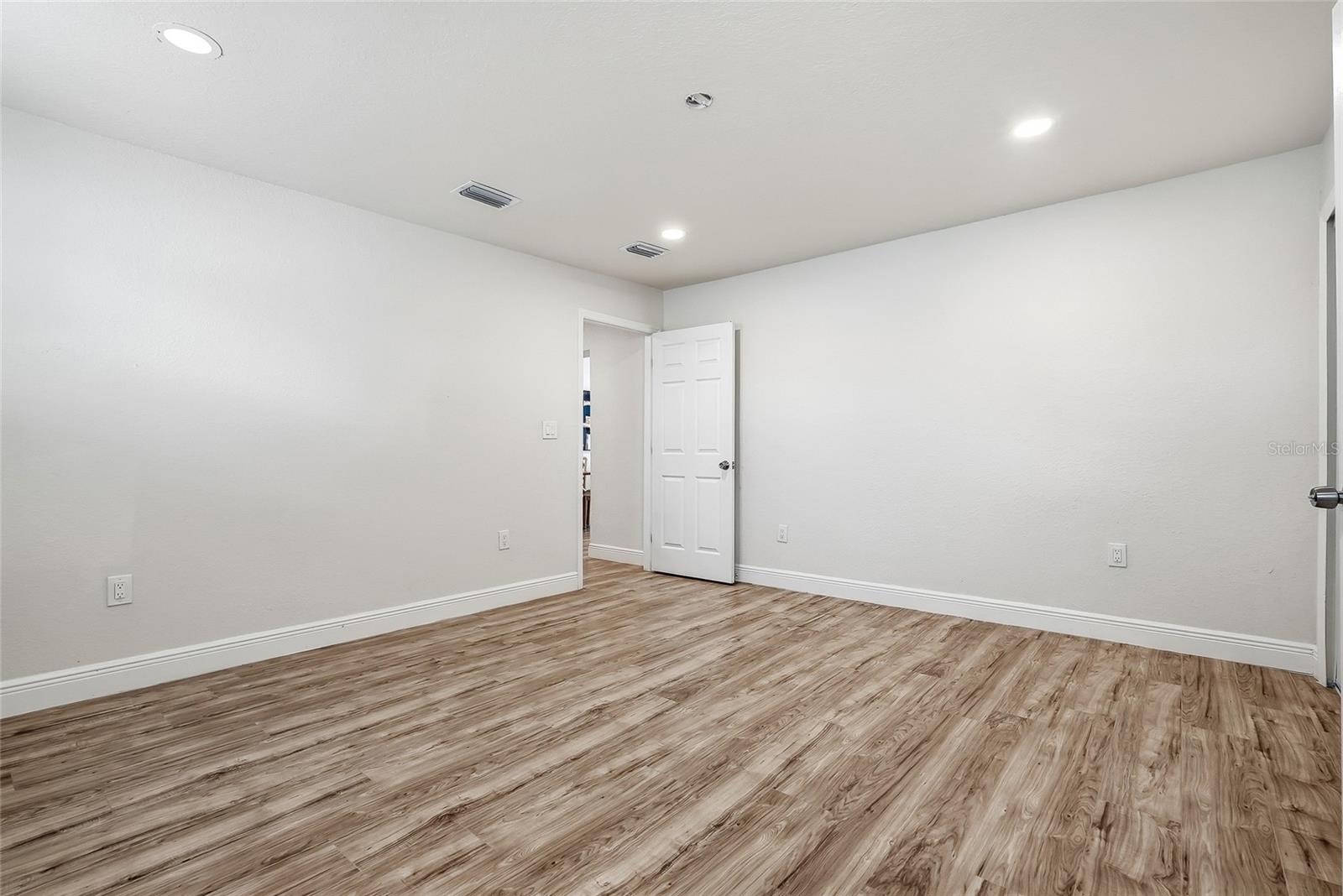 3907 SPENCE AVE — photo 17