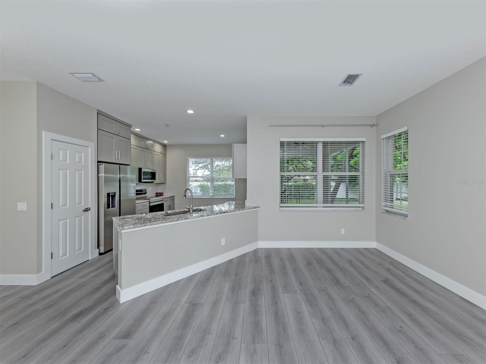 3941 YELLOWSTONE CIR — photo 6