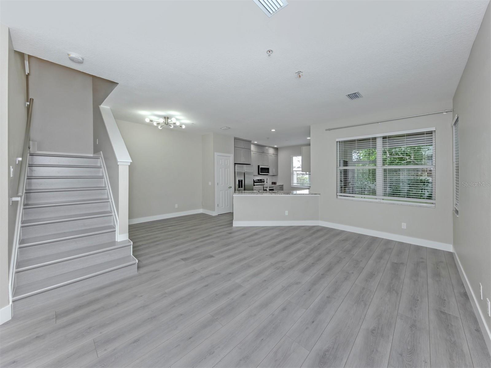 3941 YELLOWSTONE CIR — photo 5