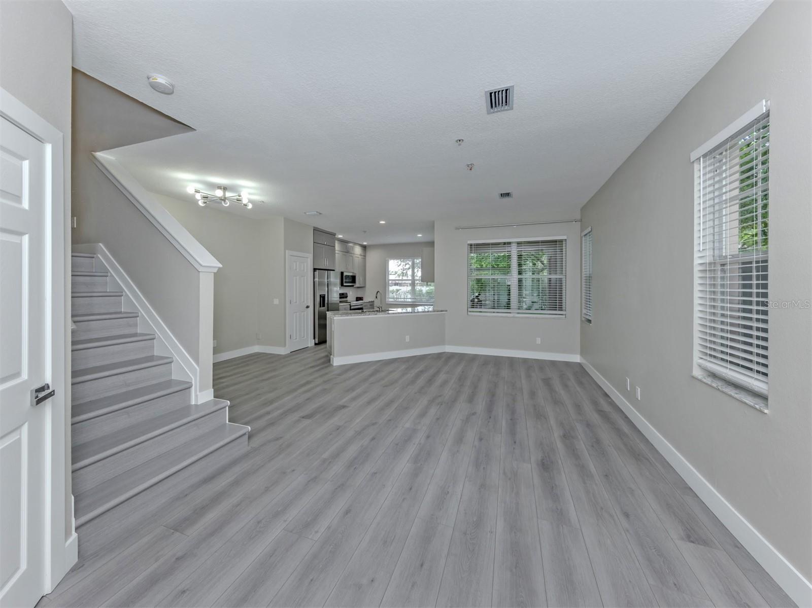 3941 YELLOWSTONE CIR — photo 4