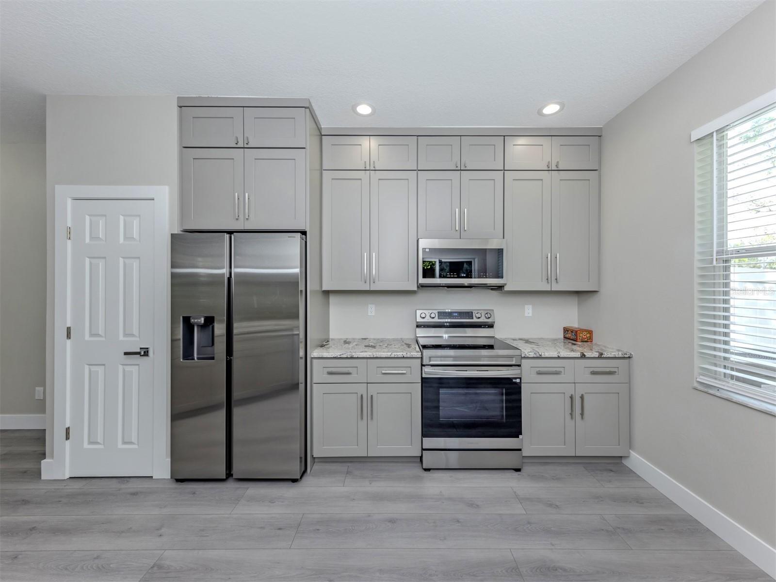 3941 YELLOWSTONE CIR — photo 14
