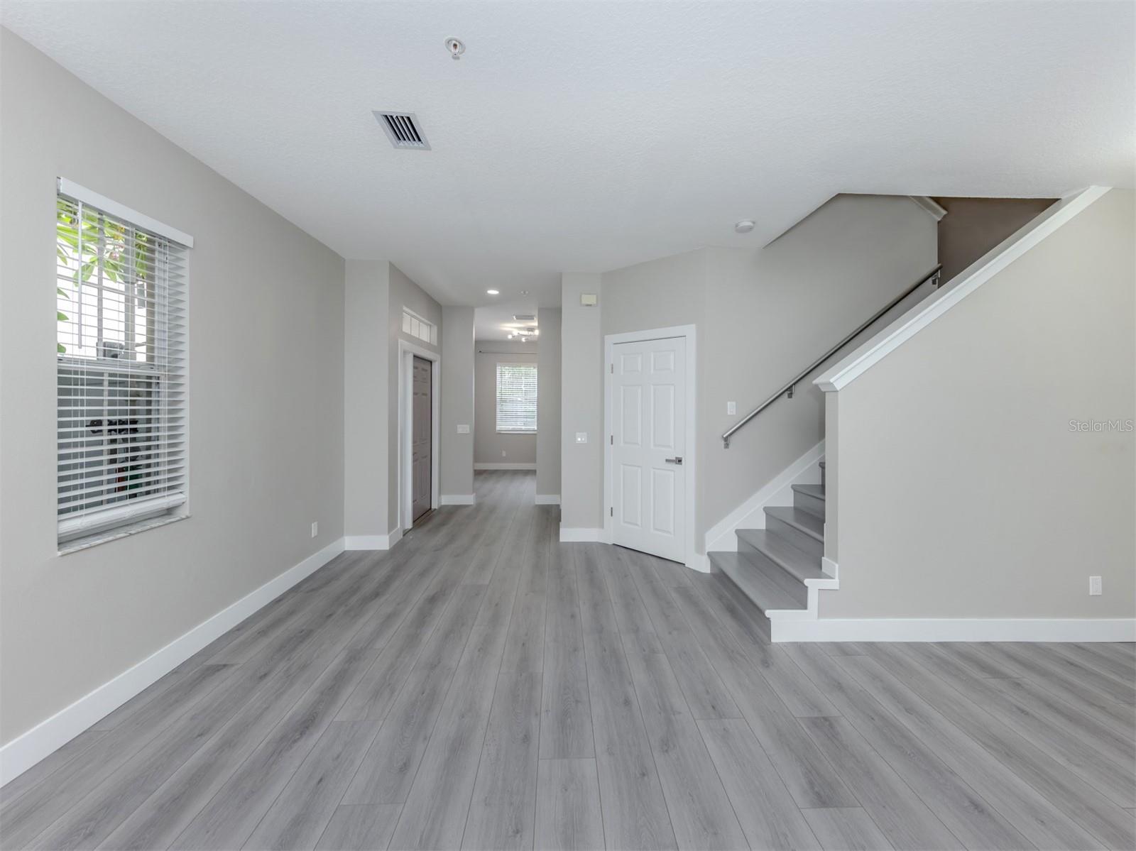 3941 YELLOWSTONE CIR — photo 9