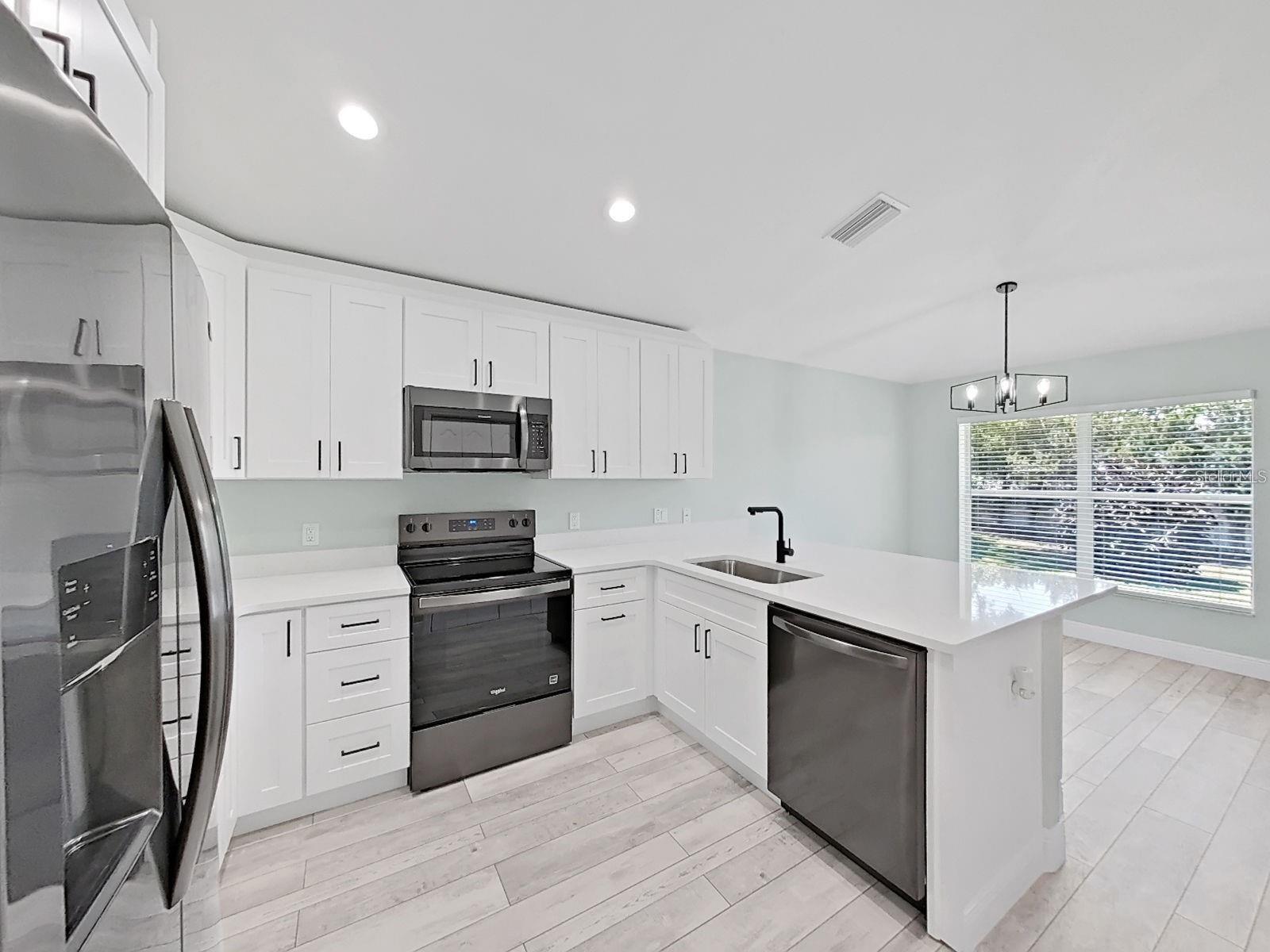 1025 LAKE AVOCA PL — photo 3