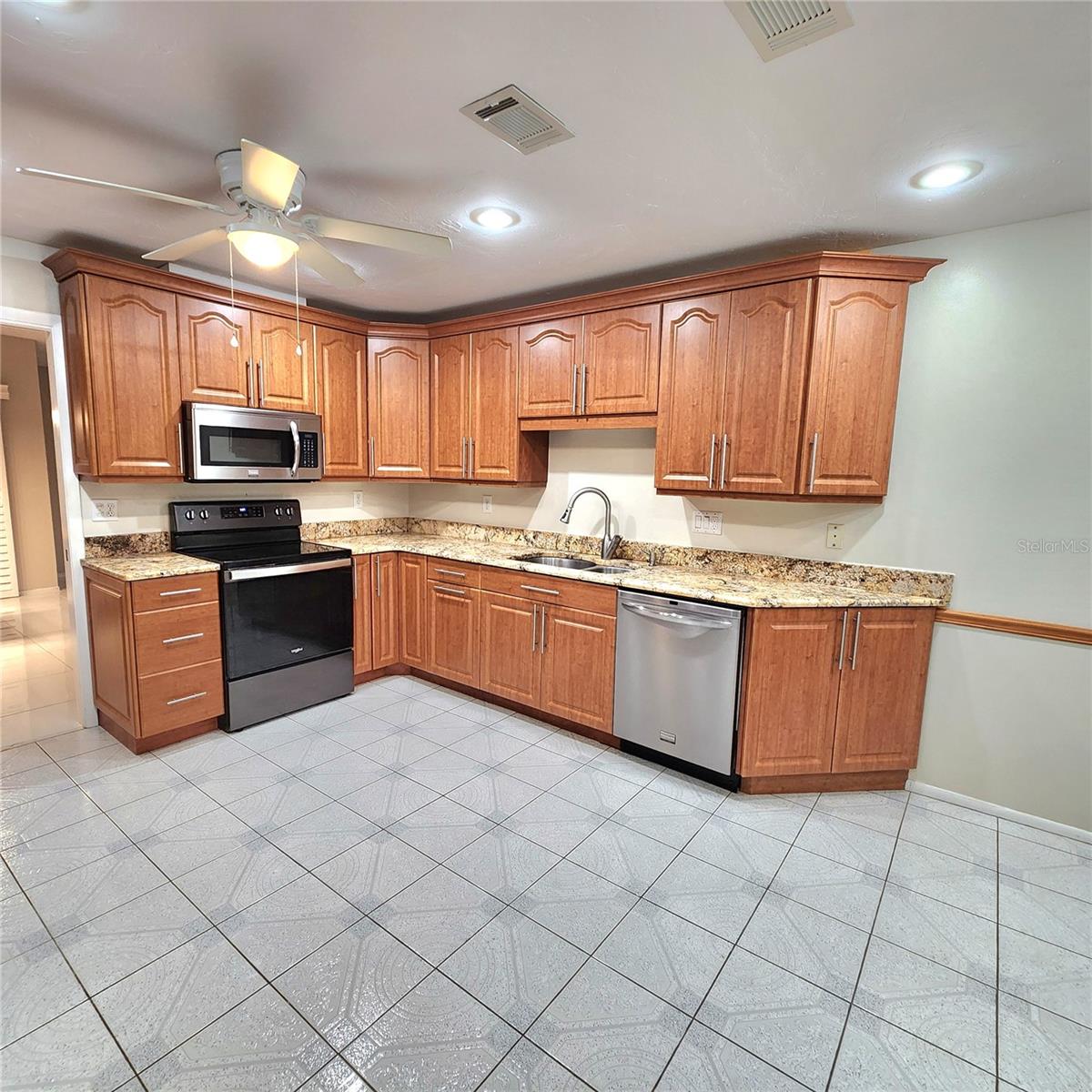 49 SANDSTONE CIR — photo 14