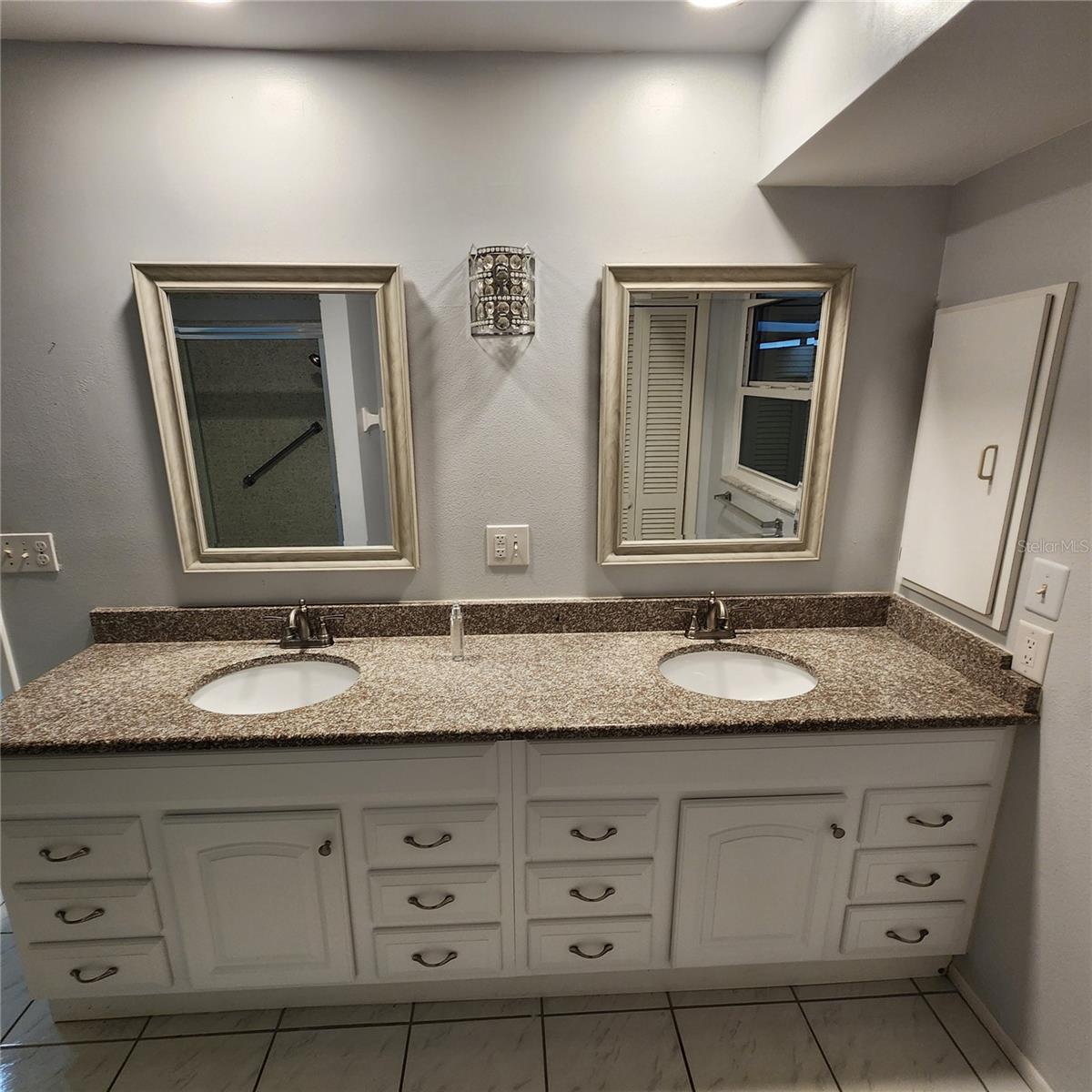 49 SANDSTONE CIR — photo 31