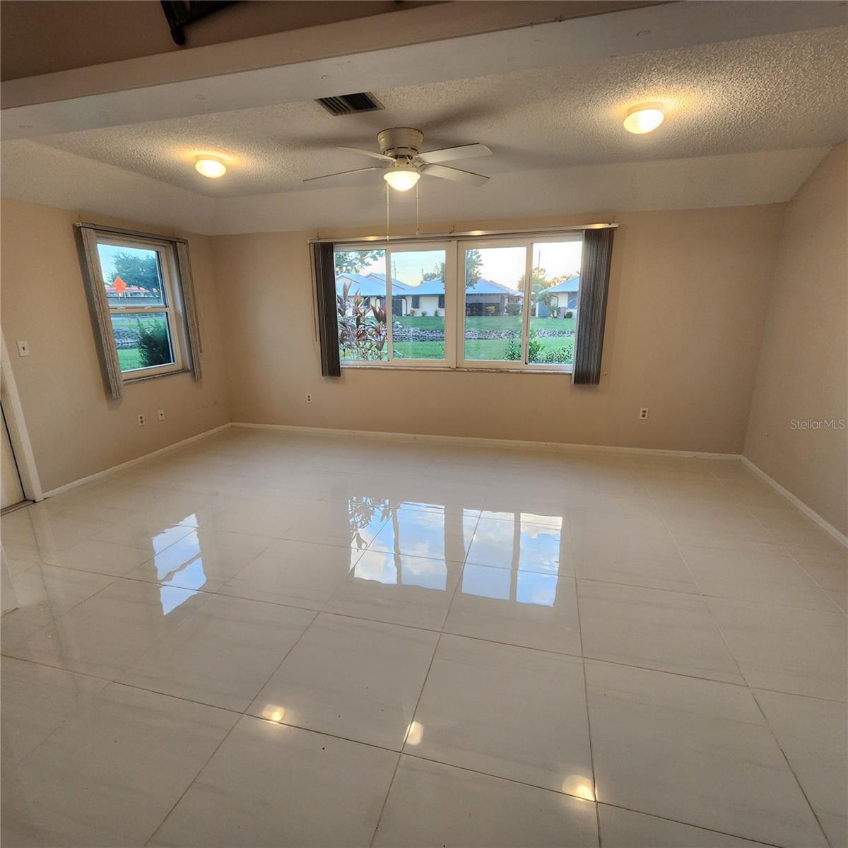 49 SANDSTONE CIR — photo 11