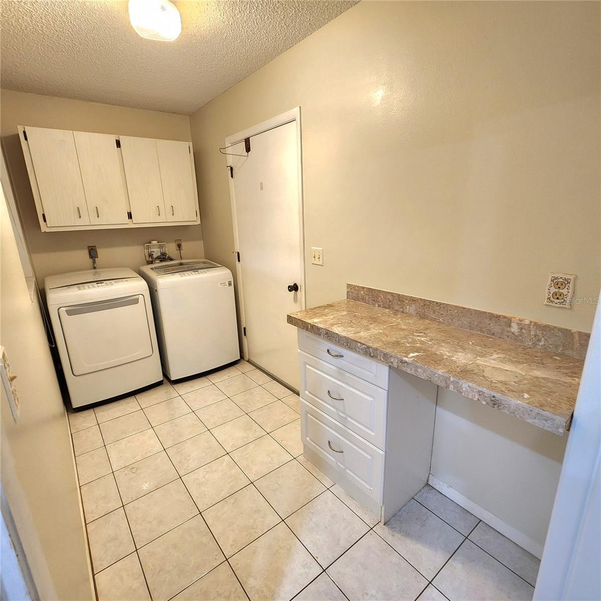 49 SANDSTONE CIR — photo 16