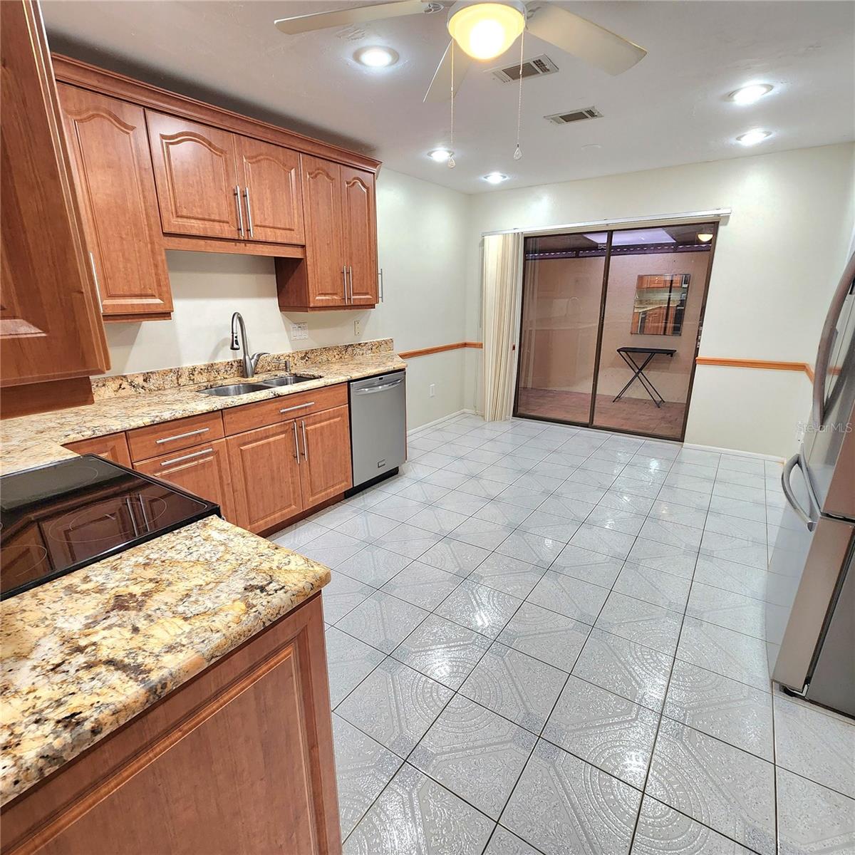 49 SANDSTONE CIR — photo 5