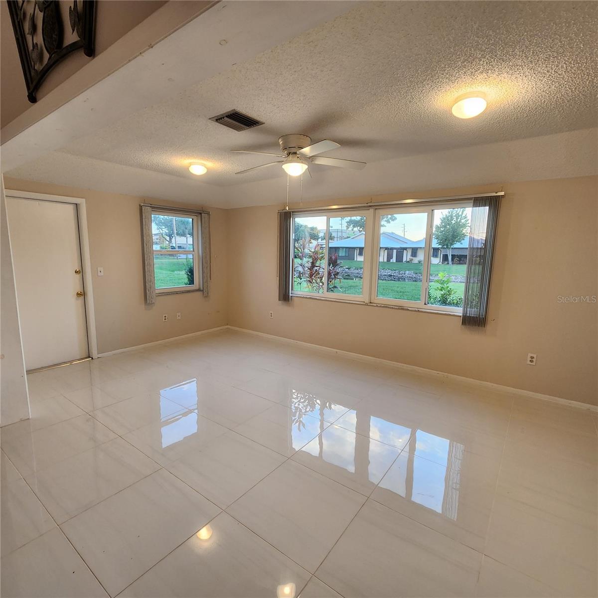 49 SANDSTONE CIR — photo 21