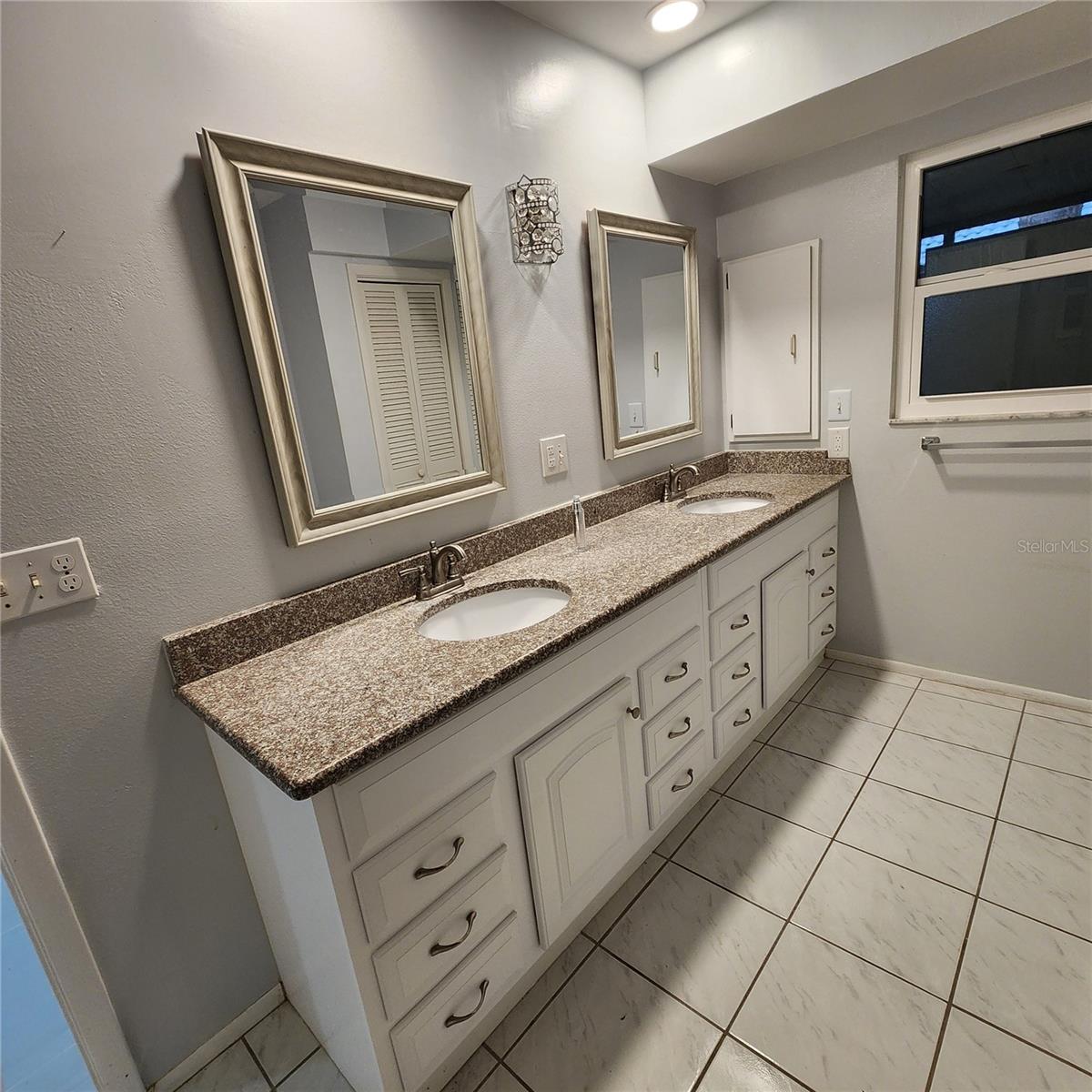 49 SANDSTONE CIR — photo 32