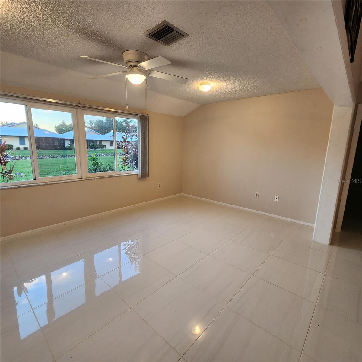 49 SANDSTONE CIR — photo 20