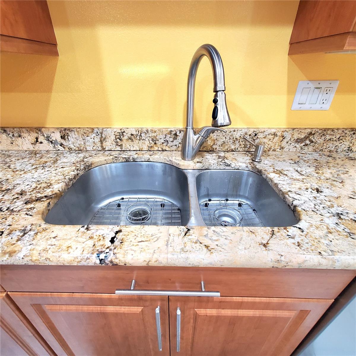 49 SANDSTONE CIR — photo 8