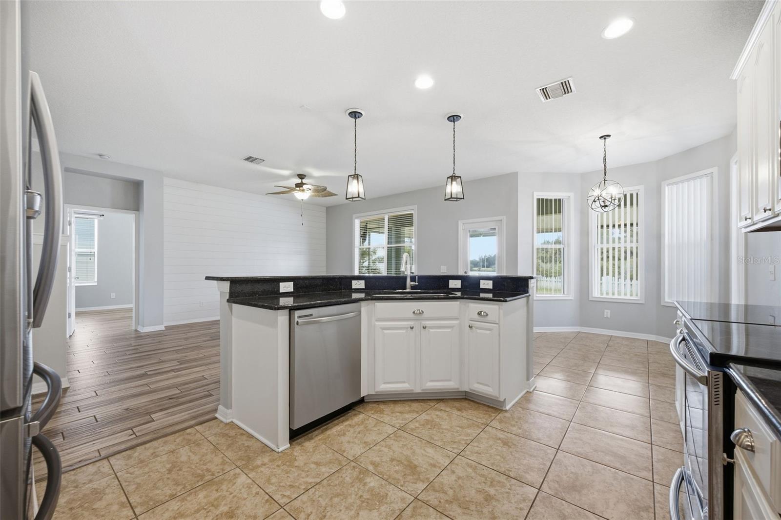 7207 FOREST MERE DR — photo 12