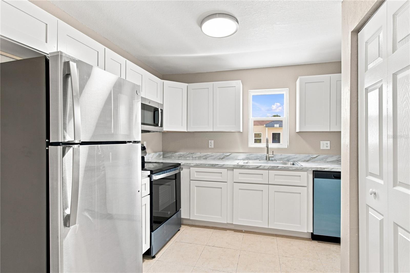 6310 PROVIDENCE CIR #6 — photo 16
