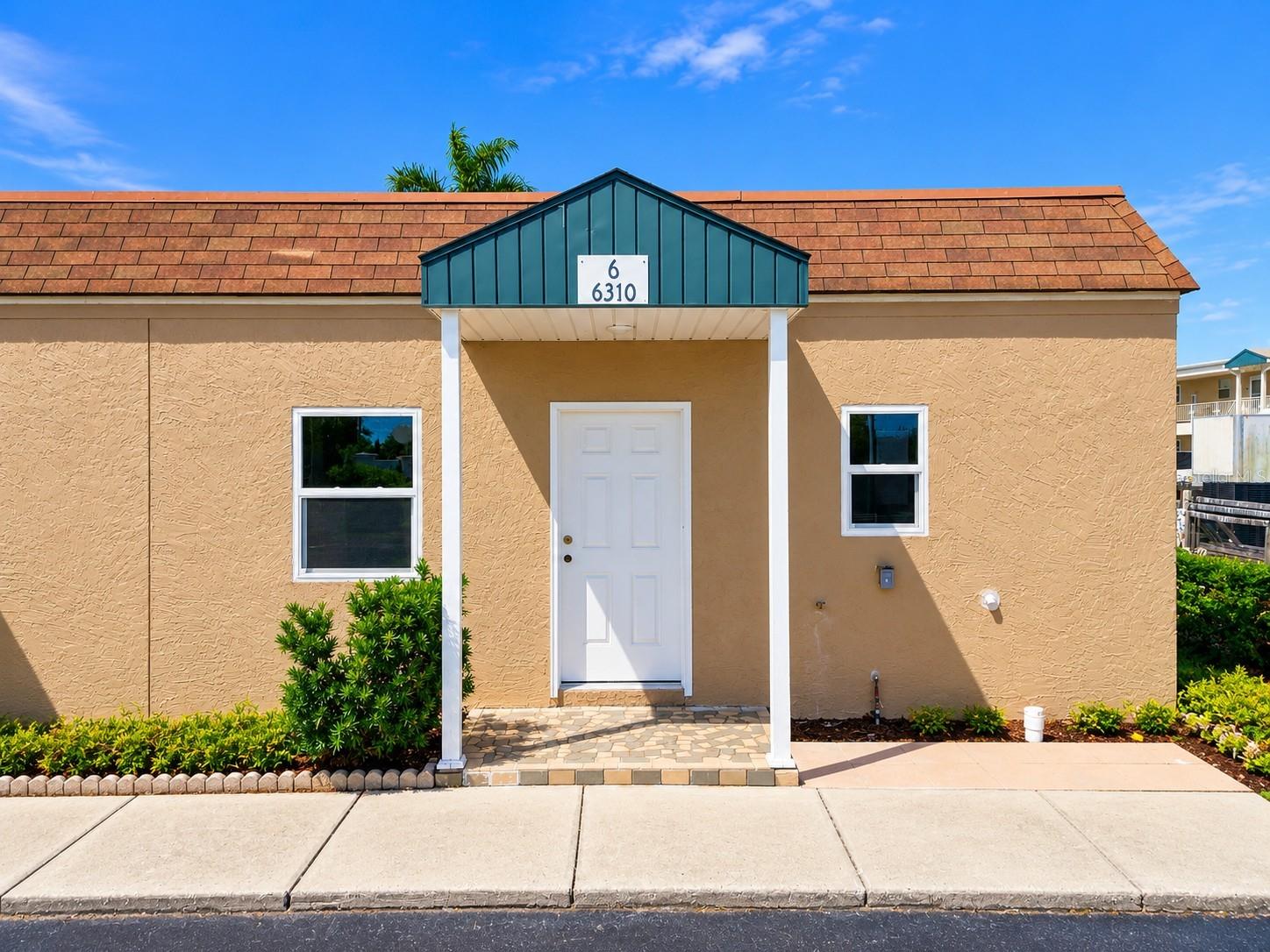 6310 PROVIDENCE CIR #6 — photo 4